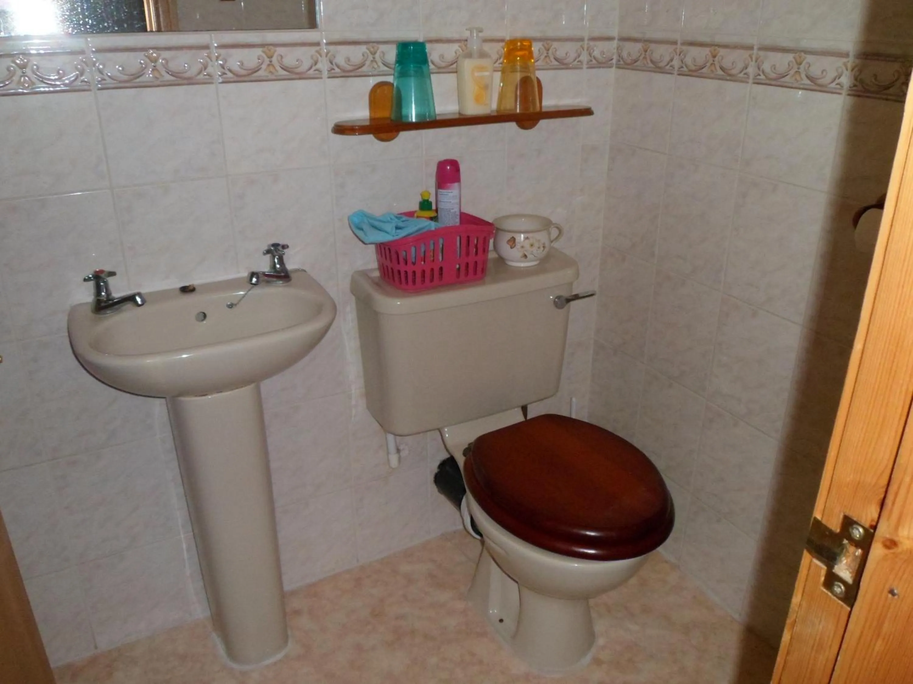 Bathroom in Camelot Hotel - Couples Only