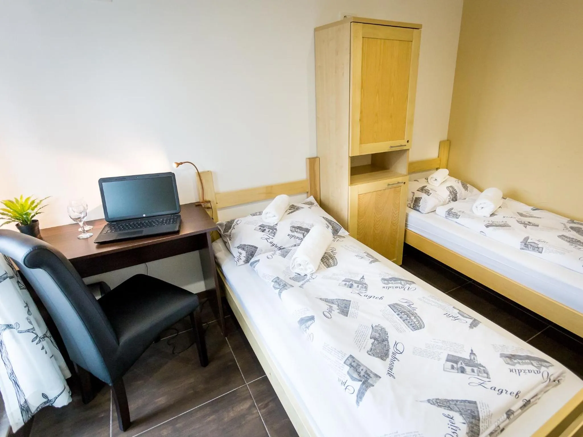 Photo of the whole room, Bed in Hostel Moving