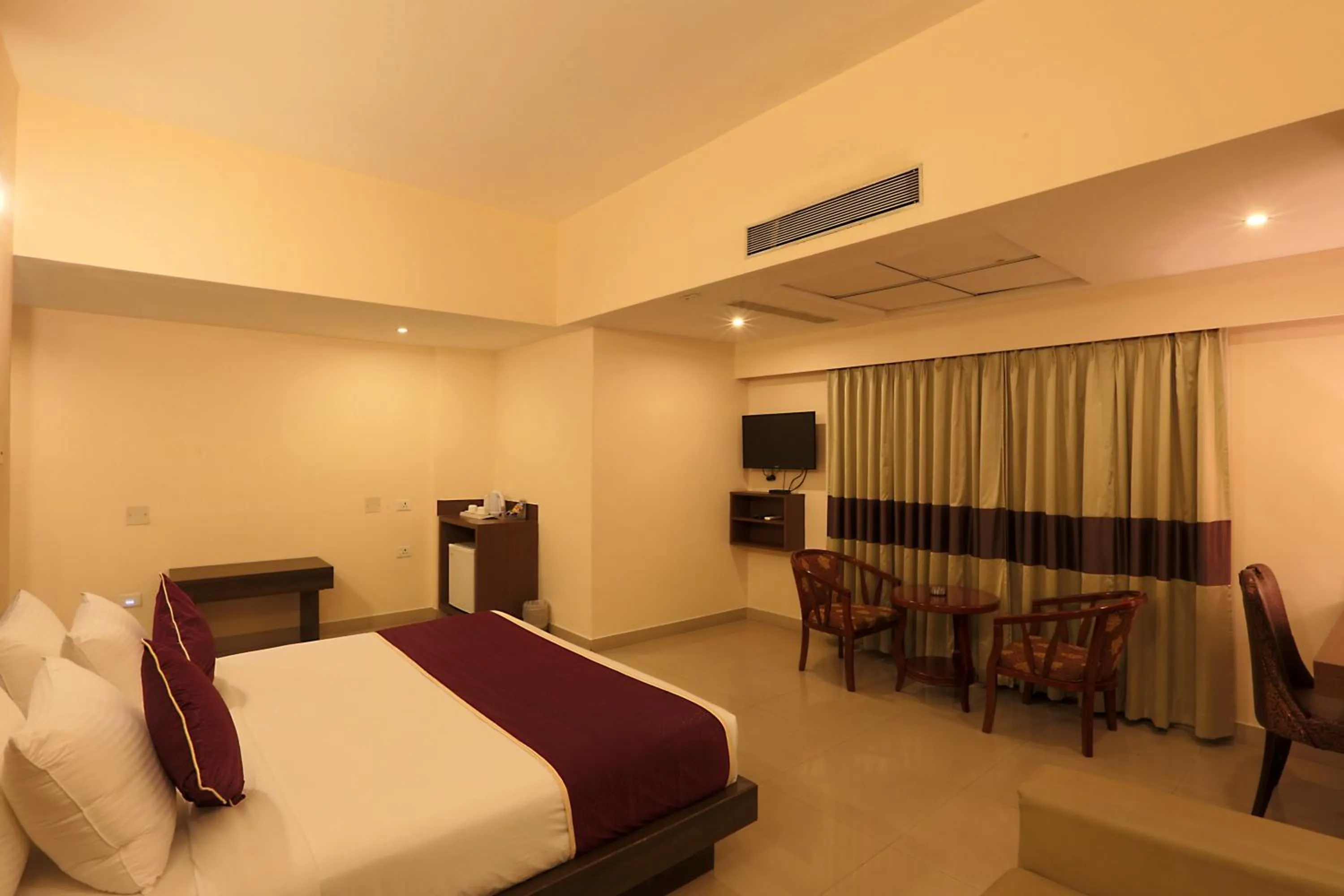 Bedroom, Bed in The Contour Hotel