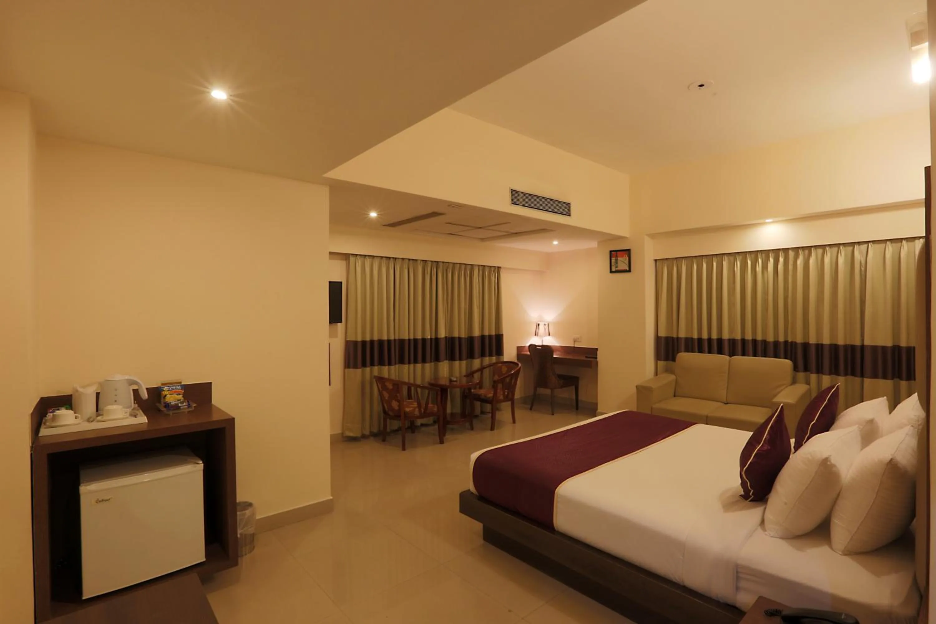 Bedroom, Bed in The Contour Hotel