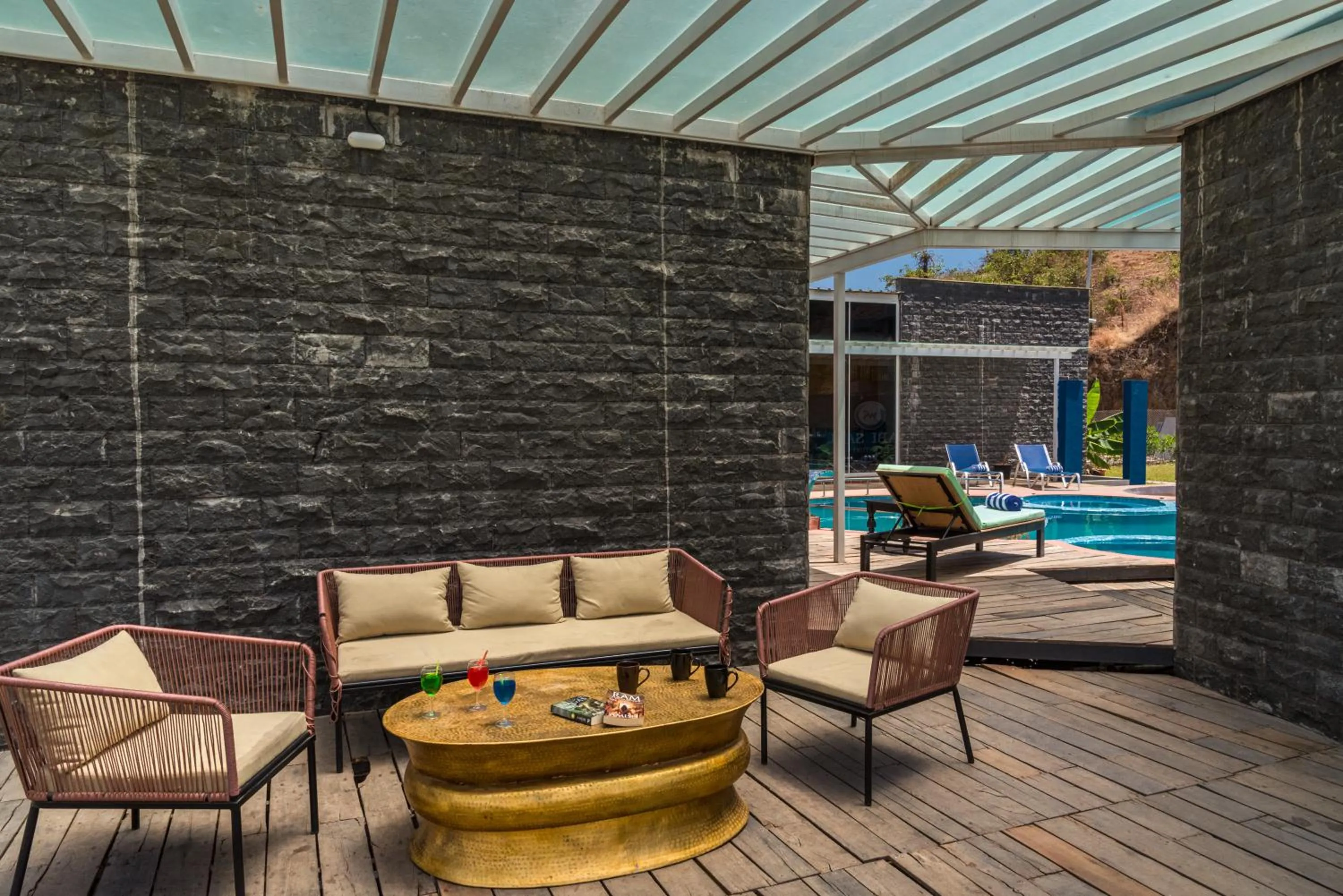 Lounge or bar in Wabi Sabi Resort, Igatpuri