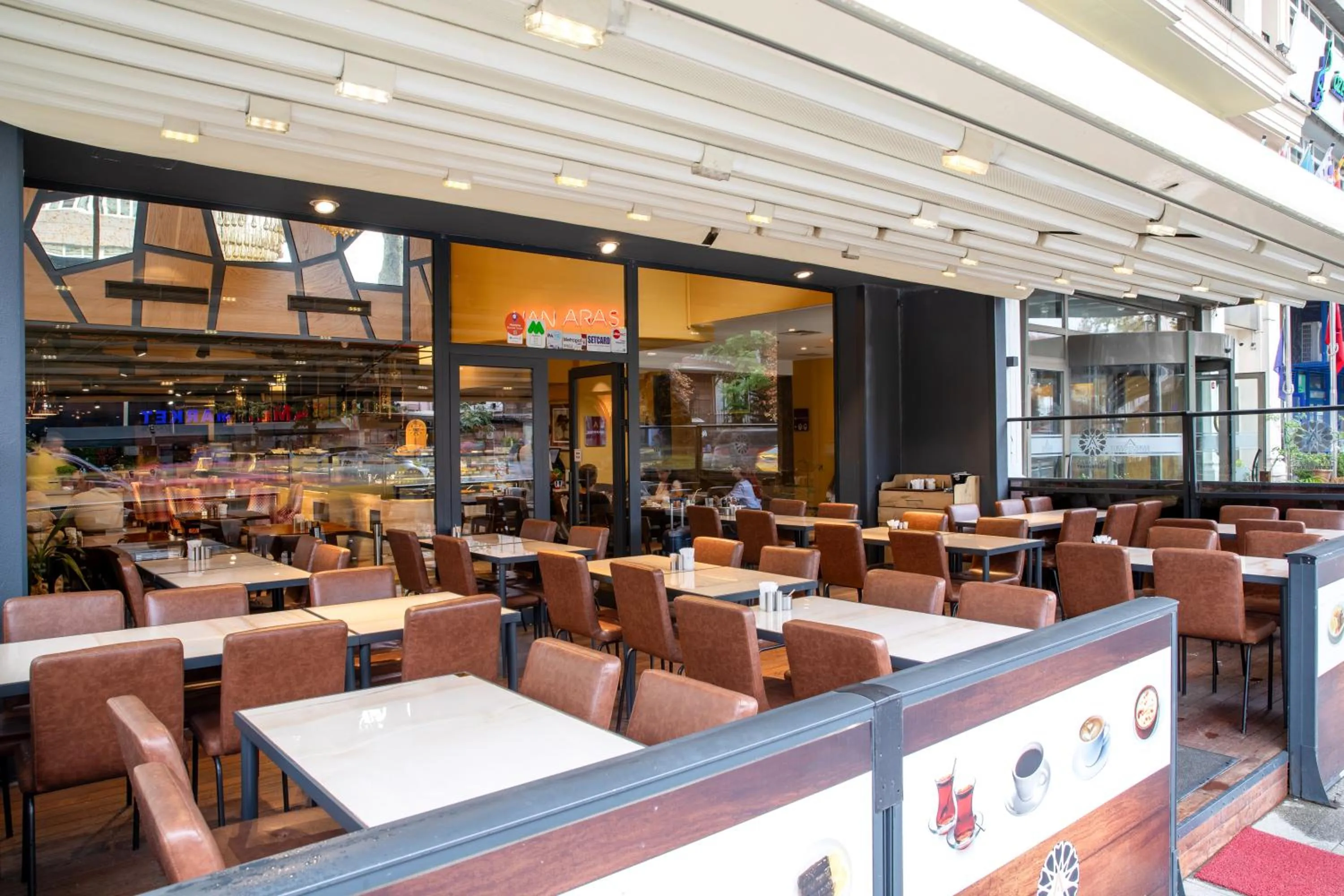 Restaurant/places to eat in Grand Aras Hotel & Suites