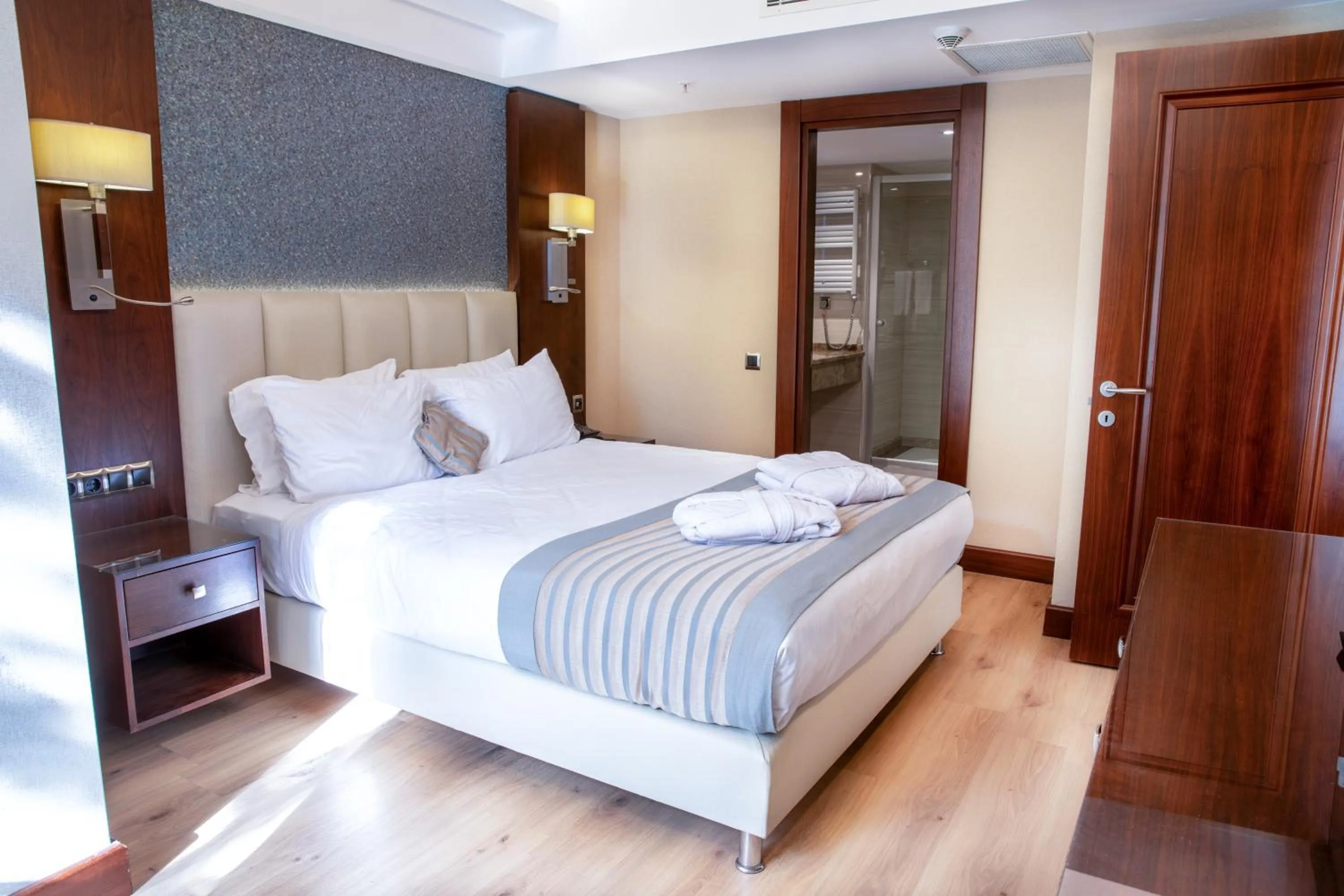 Bedroom, Bed in Grand Aras Hotel & Suites