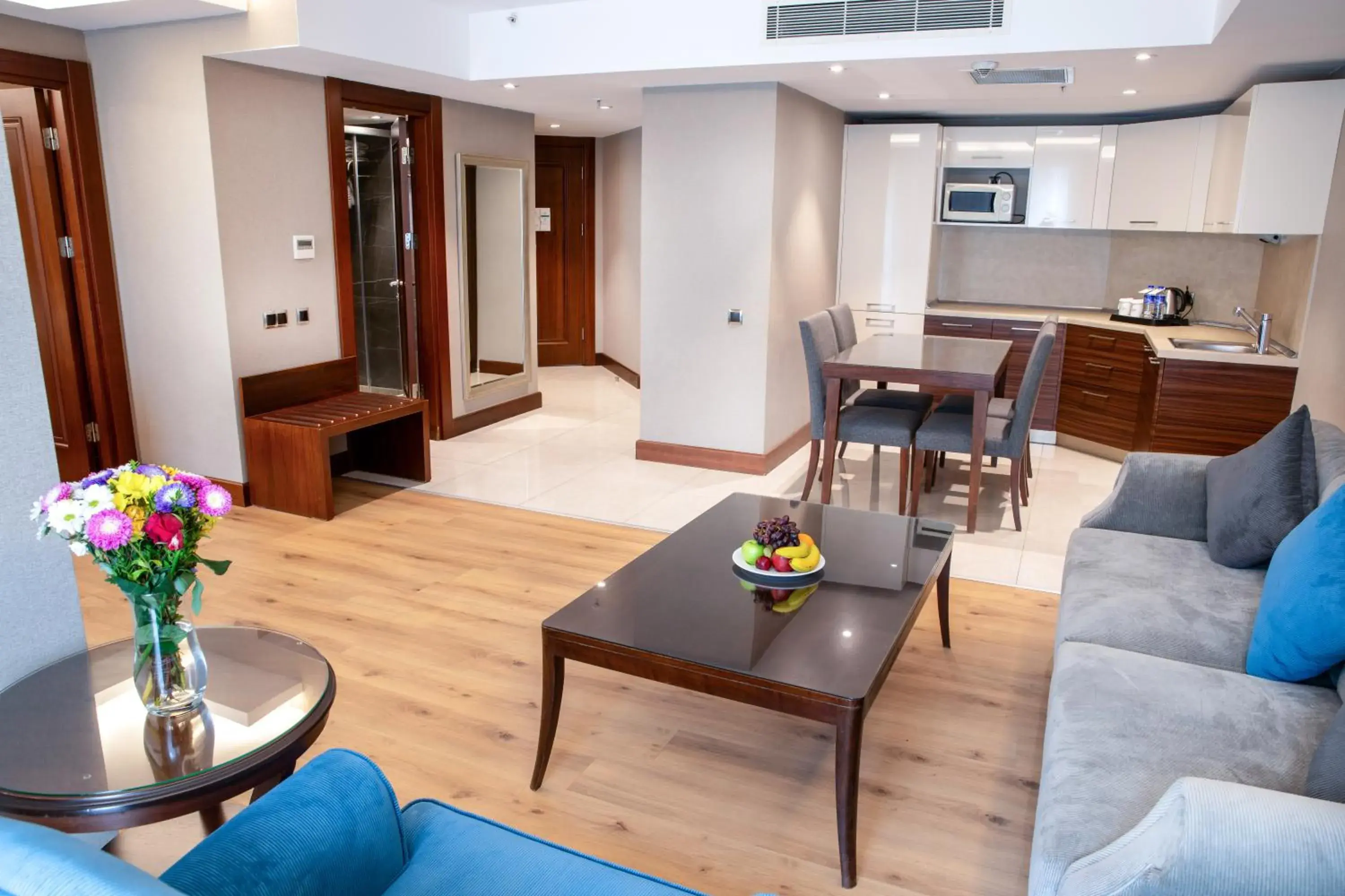 One-Bedroom Suite in Grand Aras Hotel & Suites One-Bedroom Suite in Grand Aras Hotel & Suites