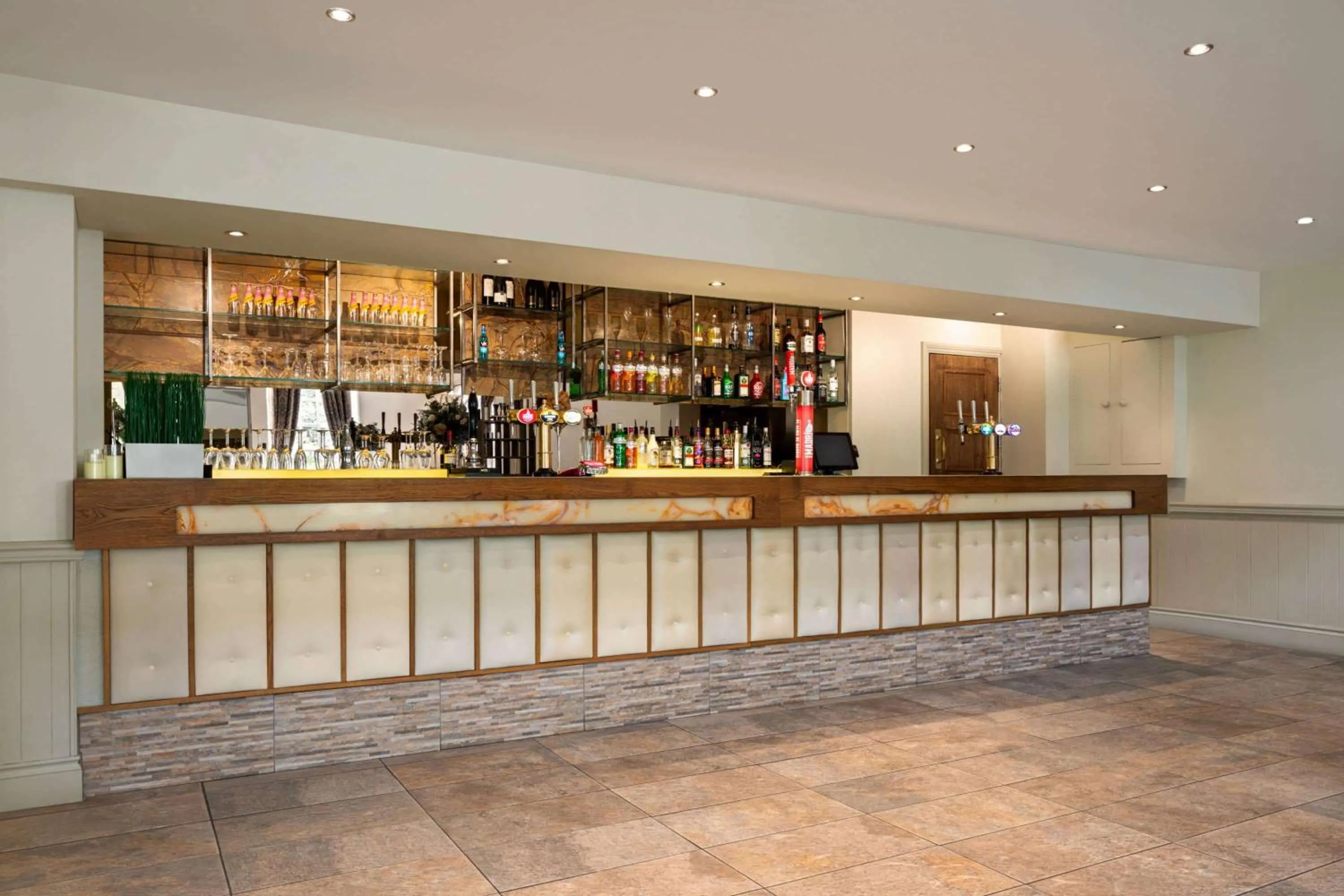 Lounge or bar in Heritage Park Pontypridd, Trademark Collection by Wyndham