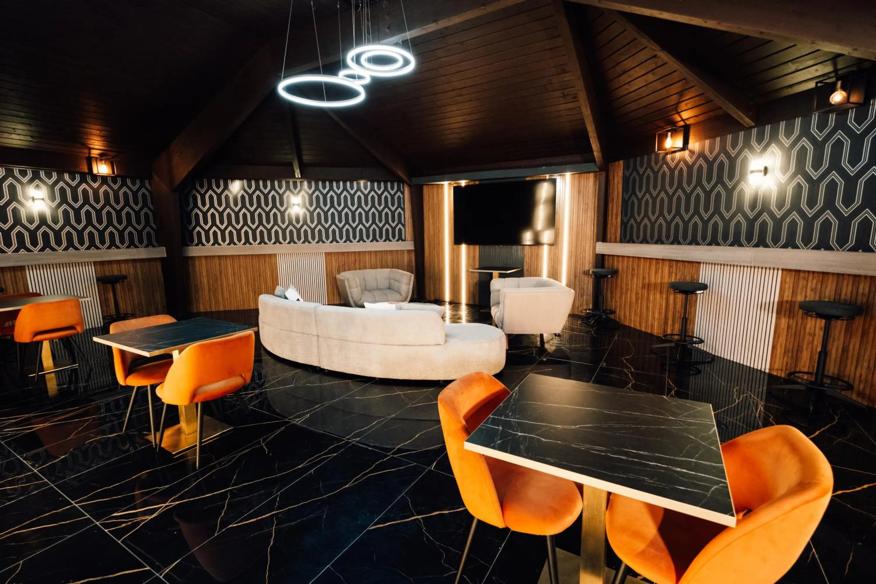 Lounge or bar in Heritage Park Pontypridd, Trademark Collection by Wyndham