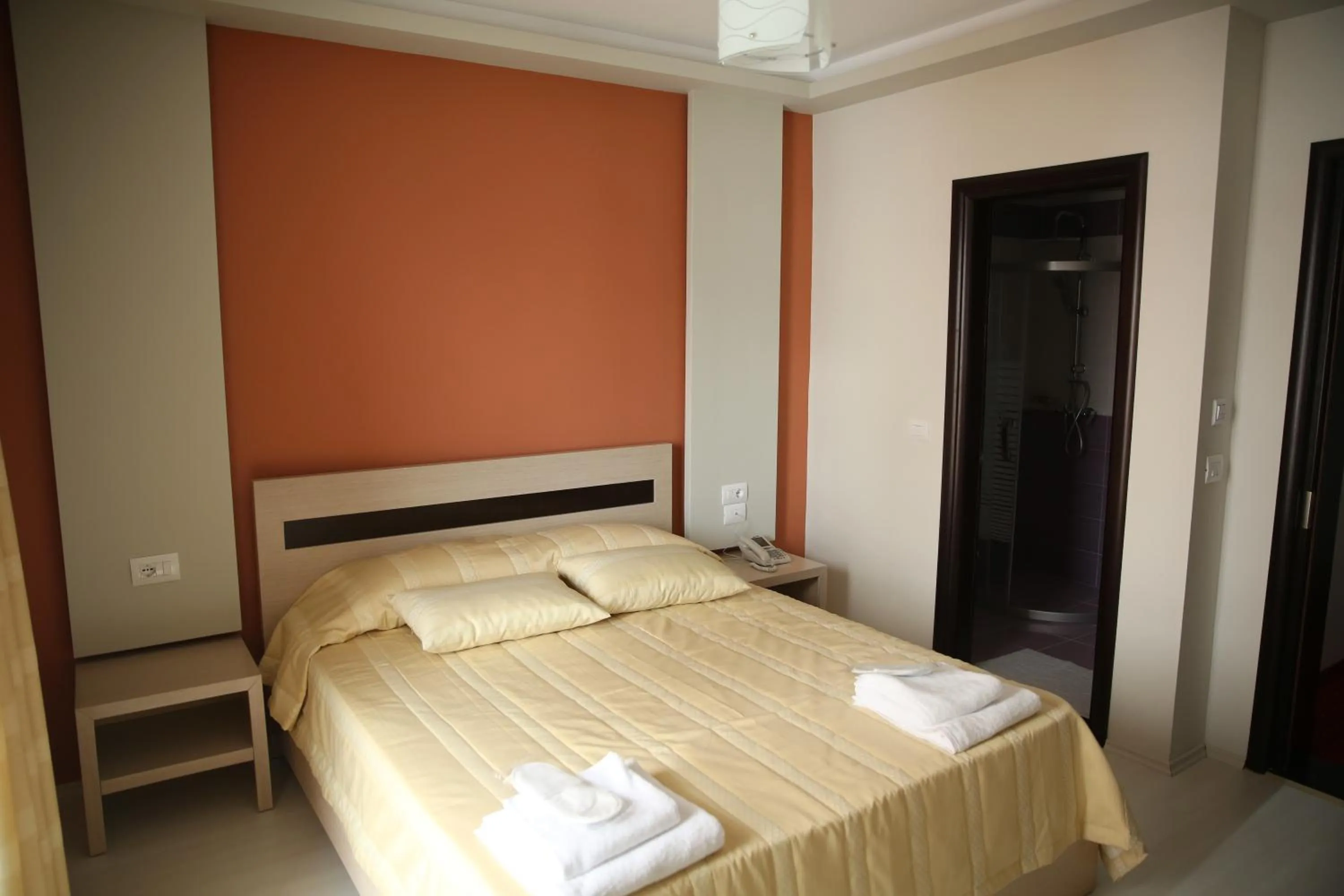 Bedroom, Bed in Hotel Pogradeci