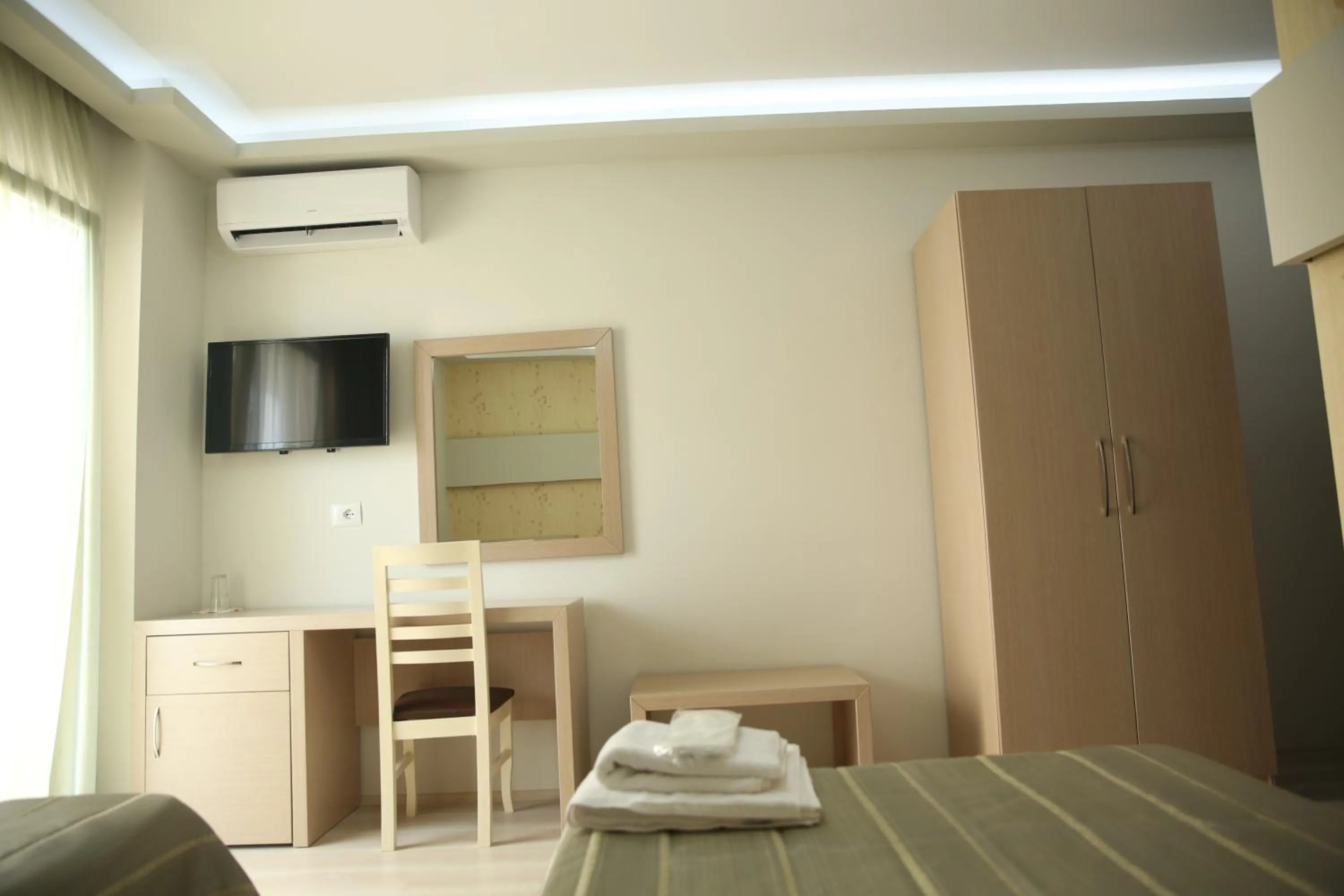 View (from property/room), Bed in Hotel Pogradeci