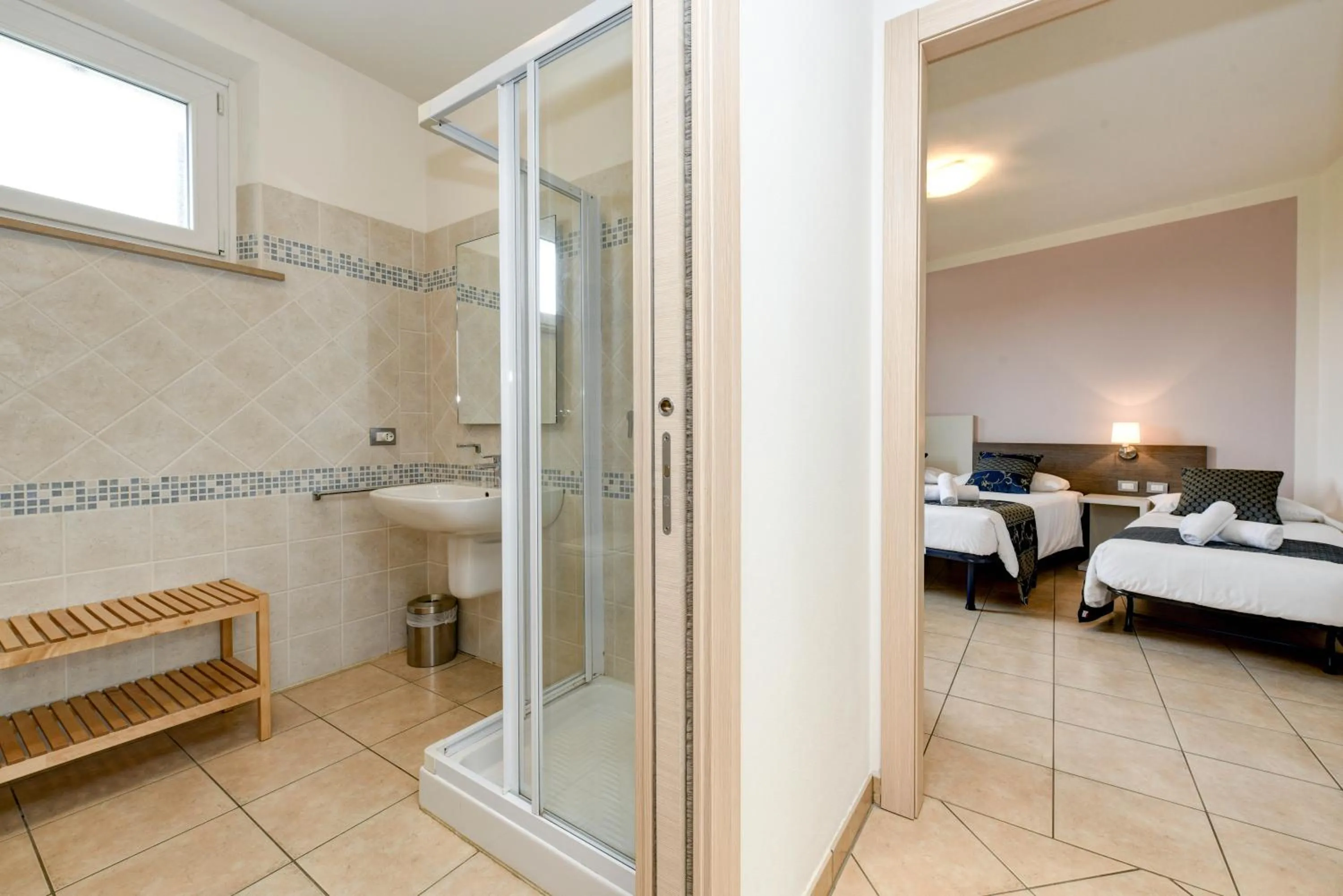 Shower, Bed in Residence Fontanelle