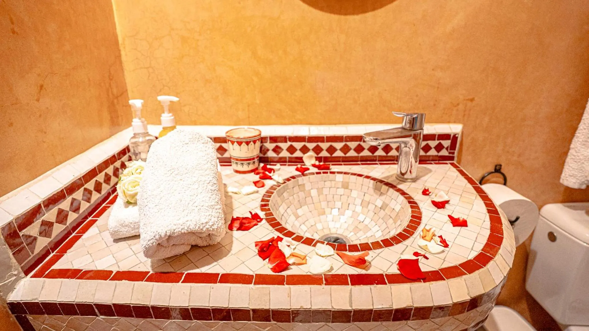 Bathroom, Bed in Riad Hadda