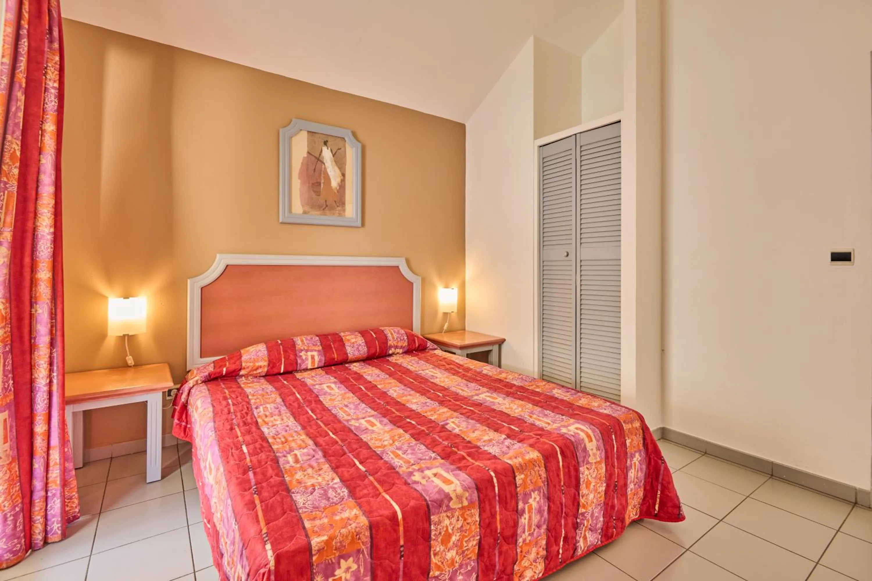 Bed in Diamant Beach