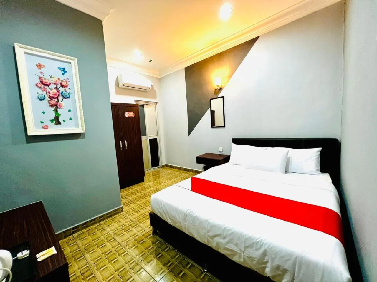 Bed in DAILY INN HOTEL