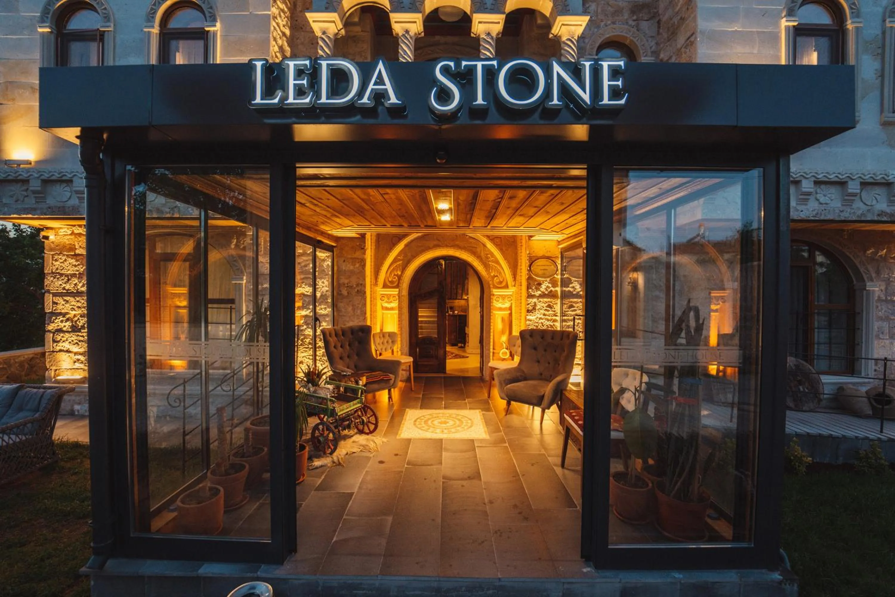 Facade/entrance in Leda Stone House