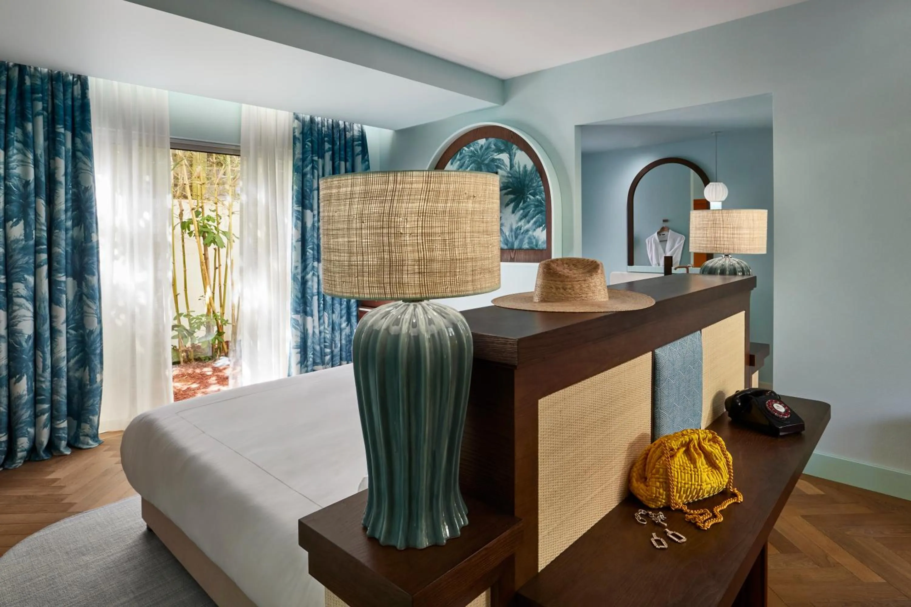 Living room, Bed in Tropical Hotel St Barth