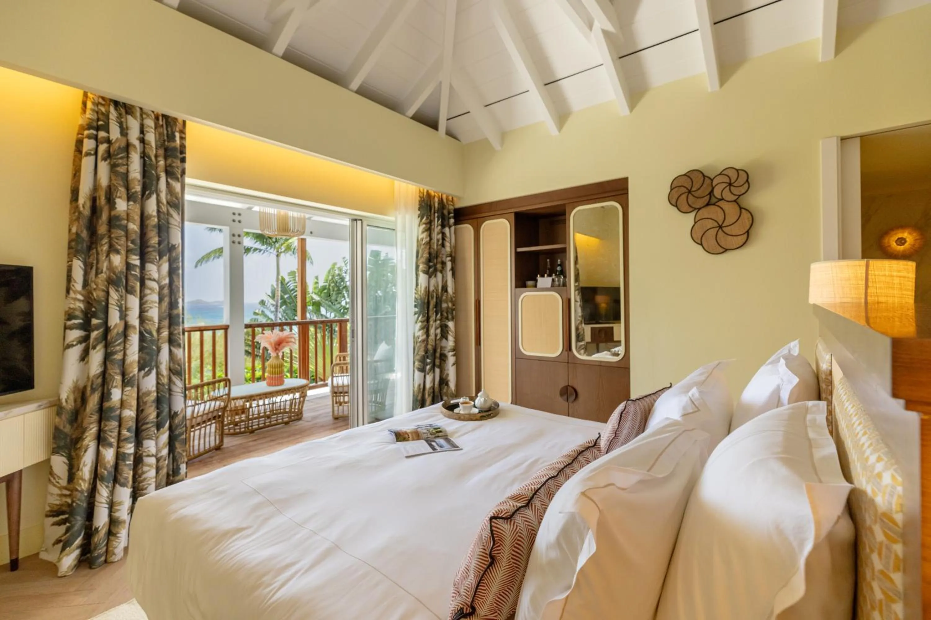 Bed in Tropical Hotel St Barth