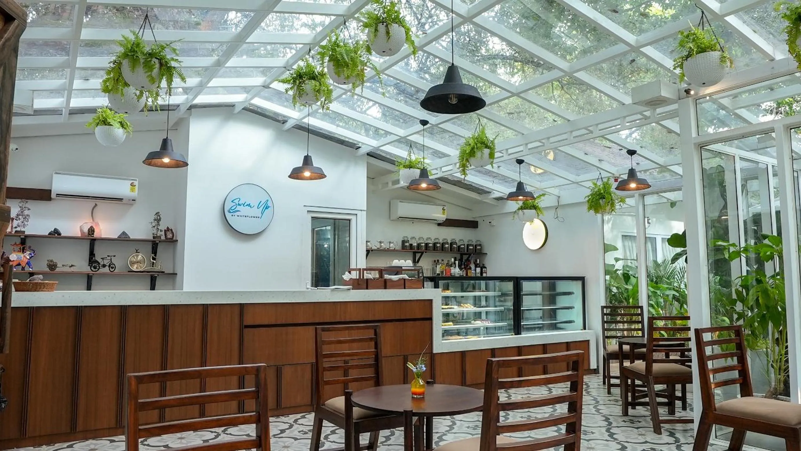 Restaurant/places to eat in Swimup - Suites with private pool , Vagator