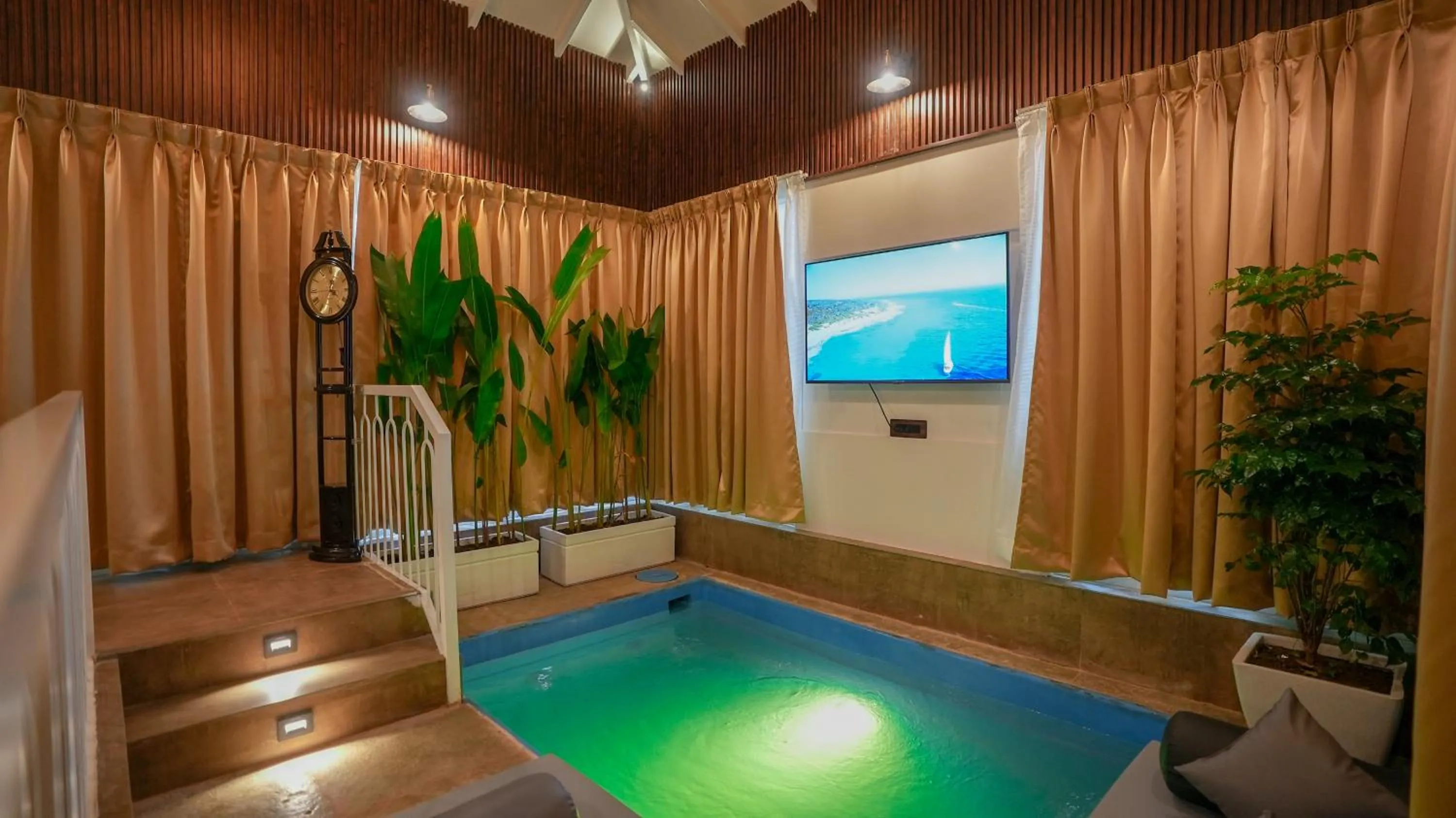 Pool view in Swimup - Suites with private pool , Vagator