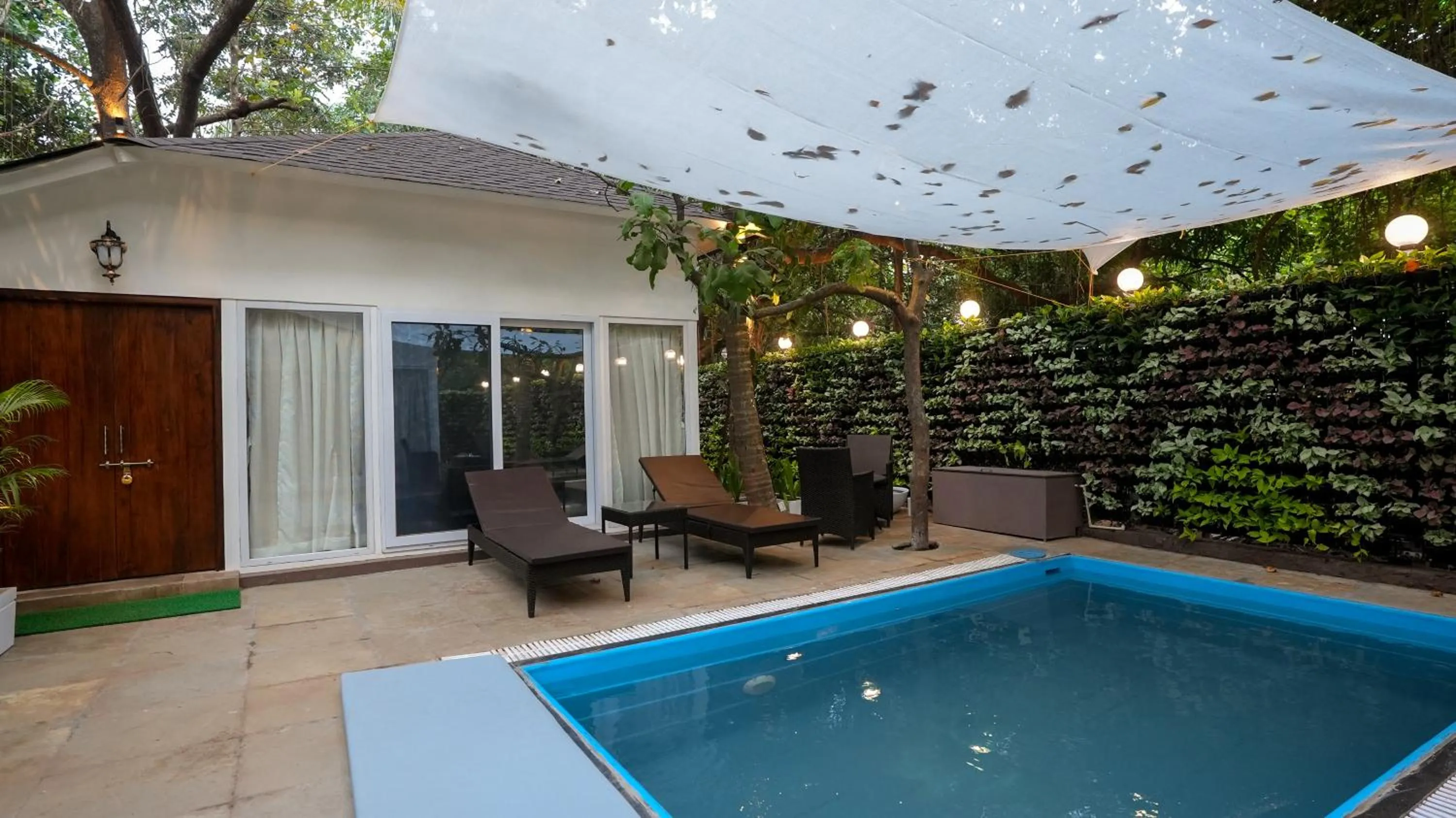 Patio in Swimup - Suites with private pool , Vagator