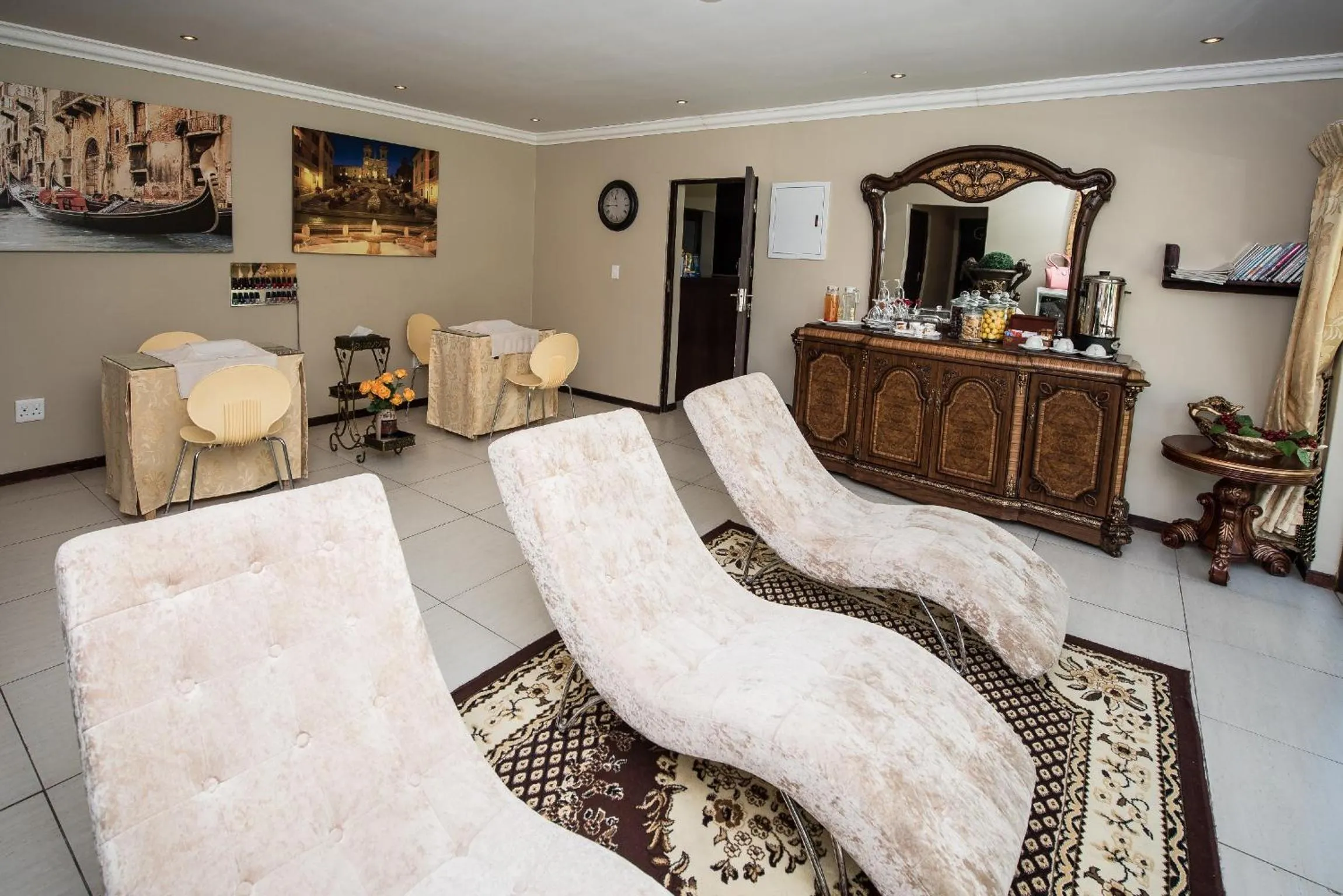 Spa and wellness centre/facilities in First Group Qwantani