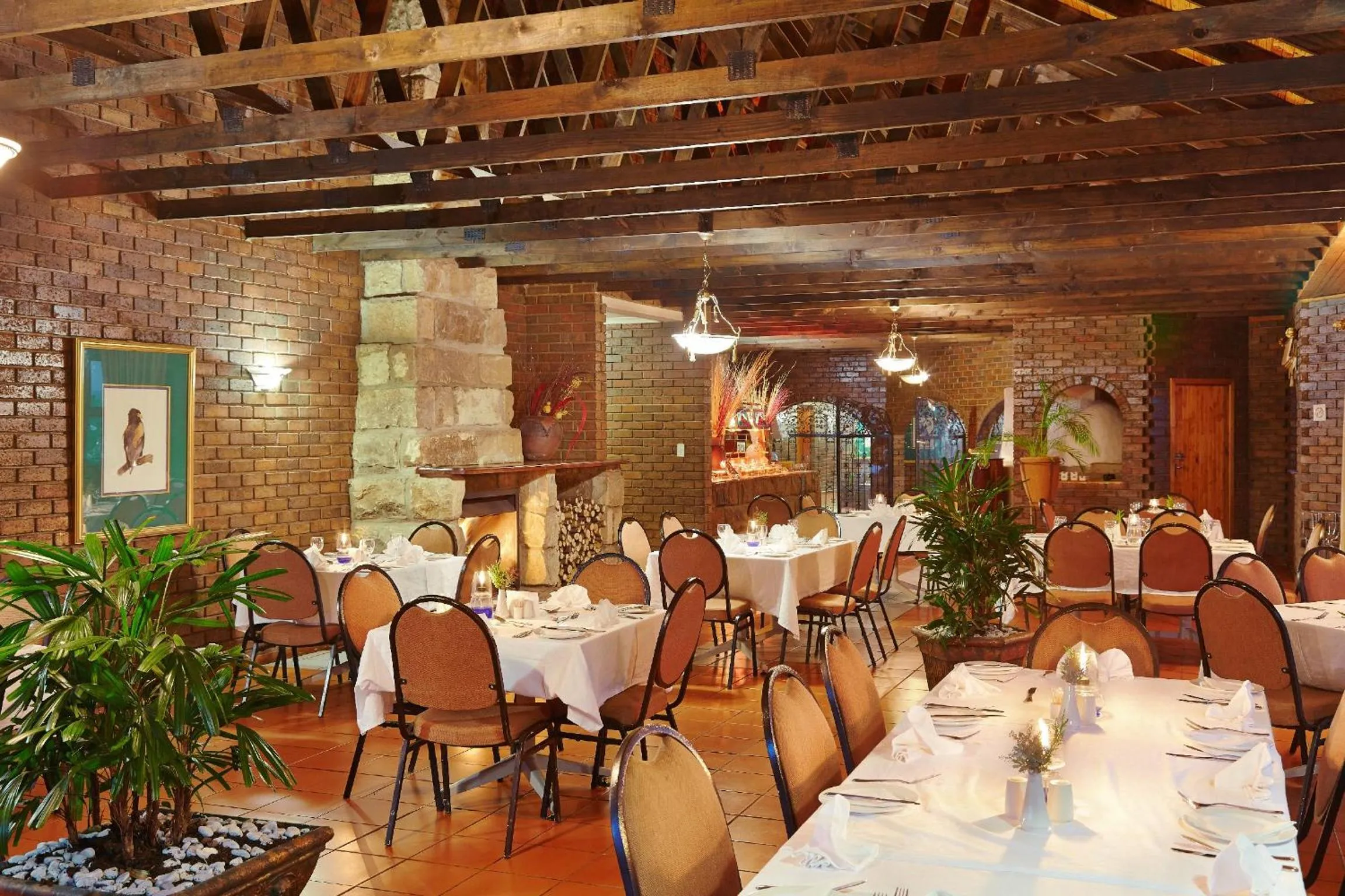 Restaurant/places to eat in First Group Qwantani