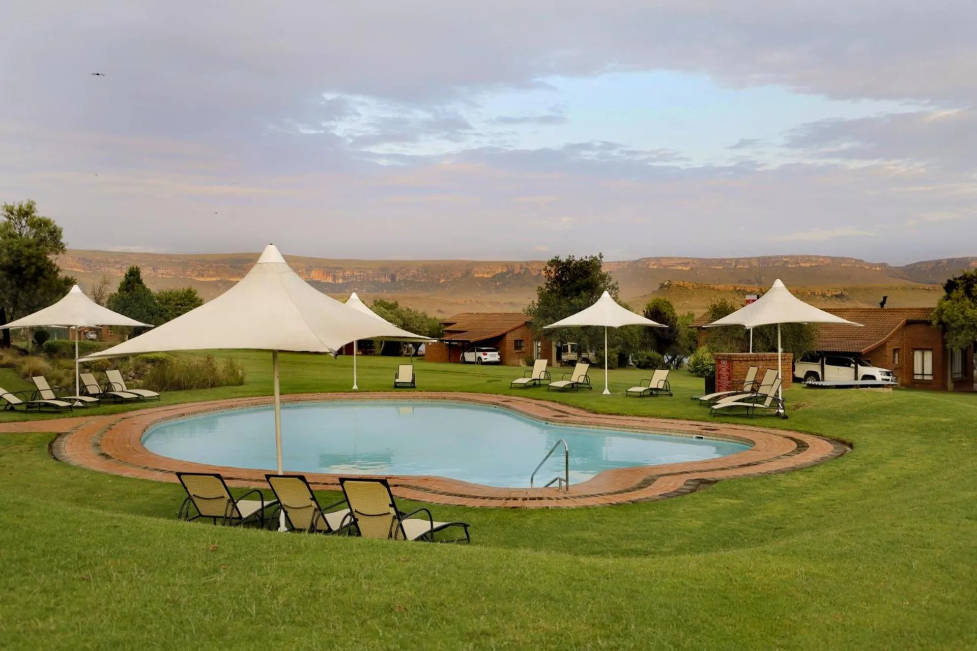 Property building in First Group Qwantani