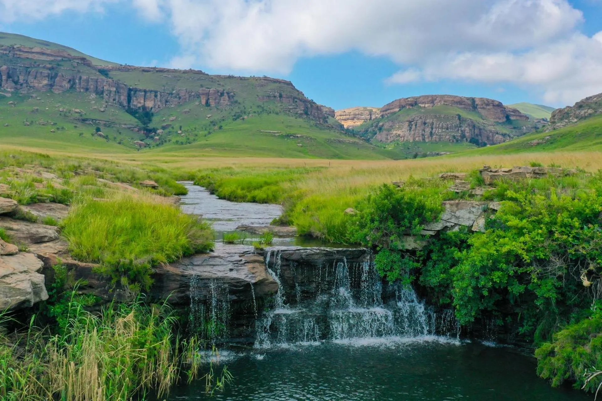 Hiking in First Group Qwantani