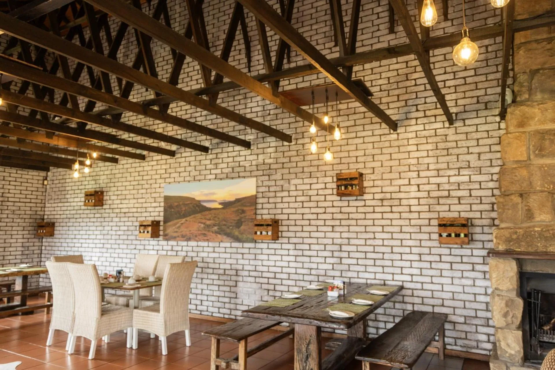 Restaurant/places to eat in First Group Qwantani