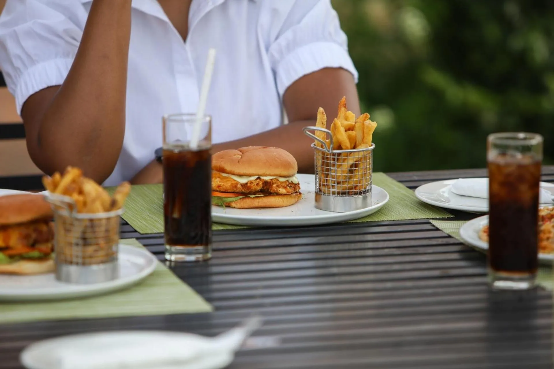 Restaurant/places to eat in First Group Qwantani