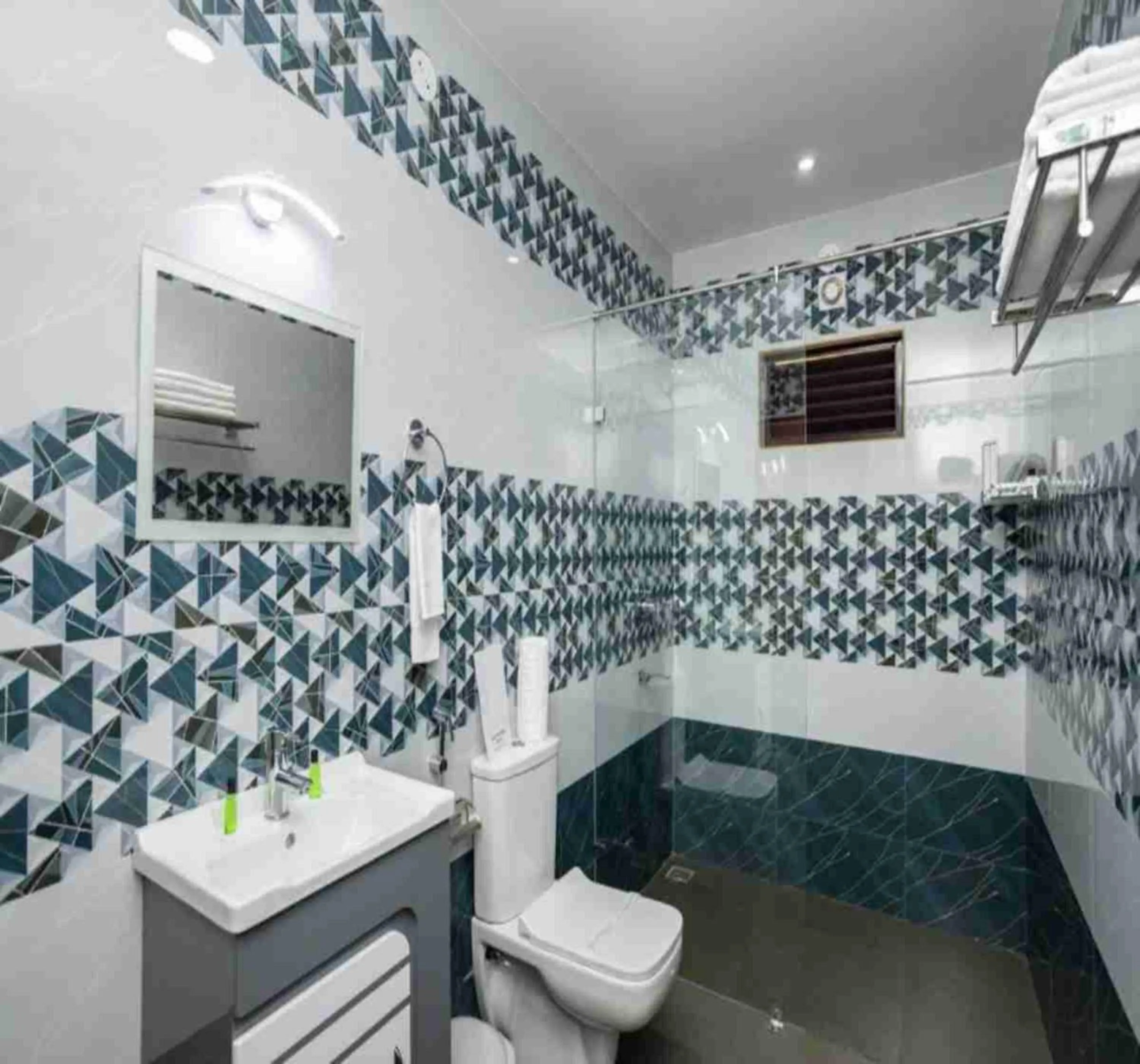 Shower in Le Serene Munnar Luxury Resorts & Spa