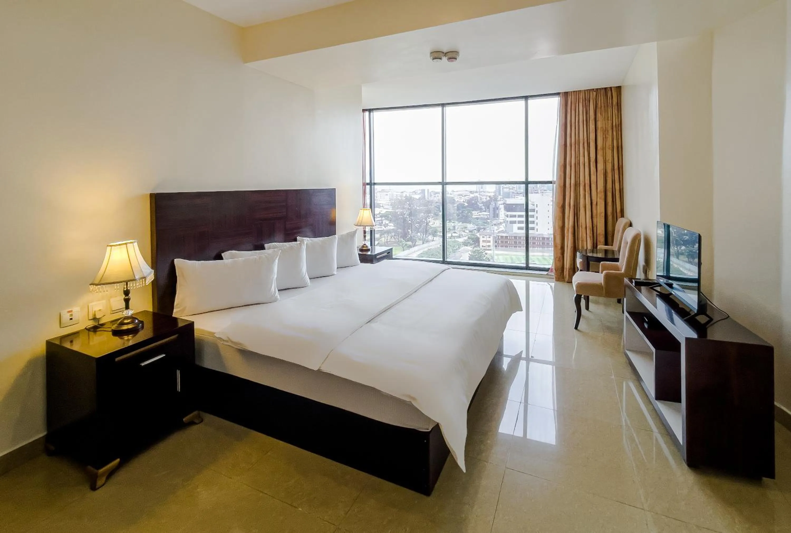 Bedroom, Bed in Black Diamond Hotel