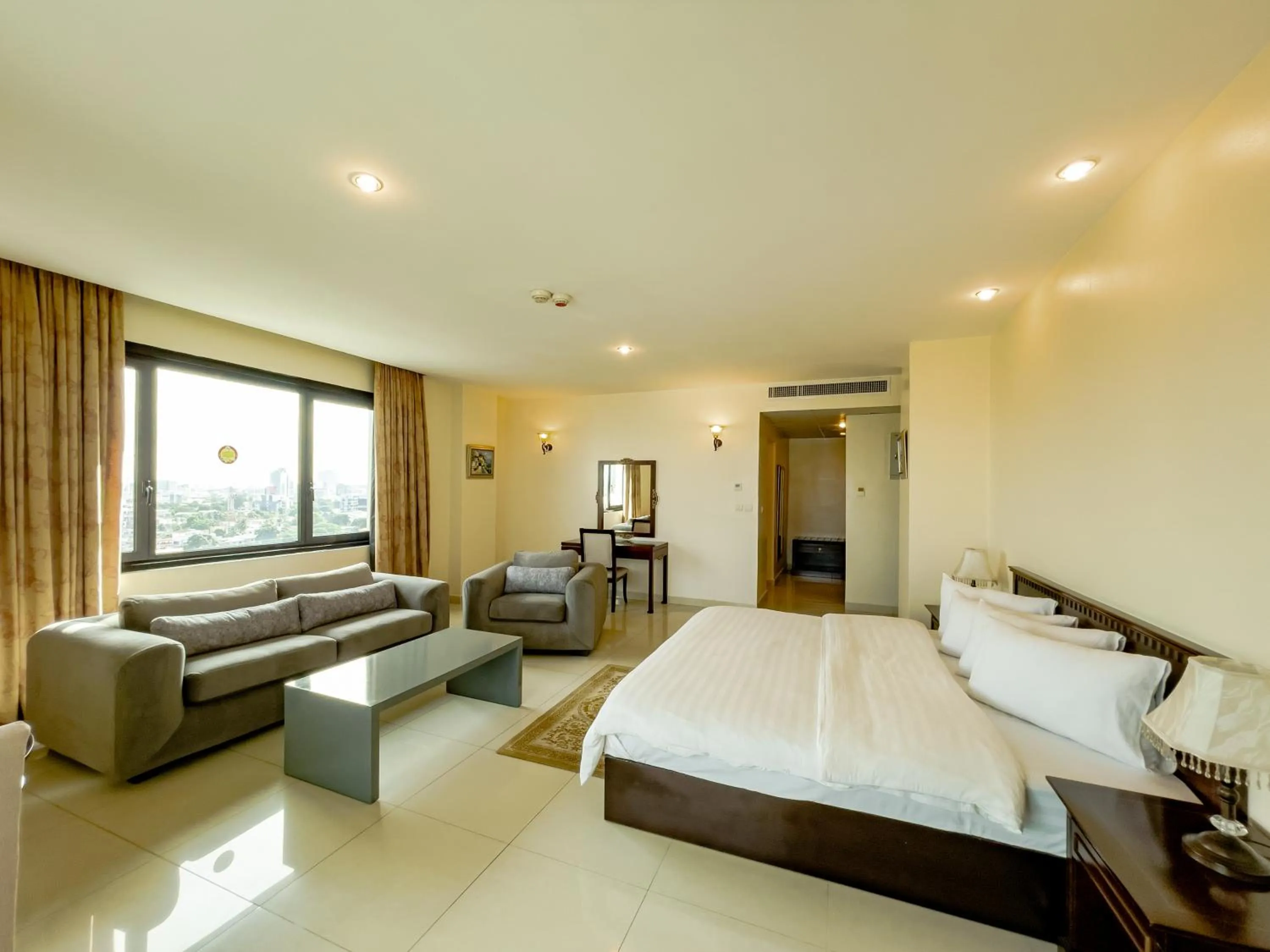 Photo of the whole room, Bed in Black Diamond Hotel