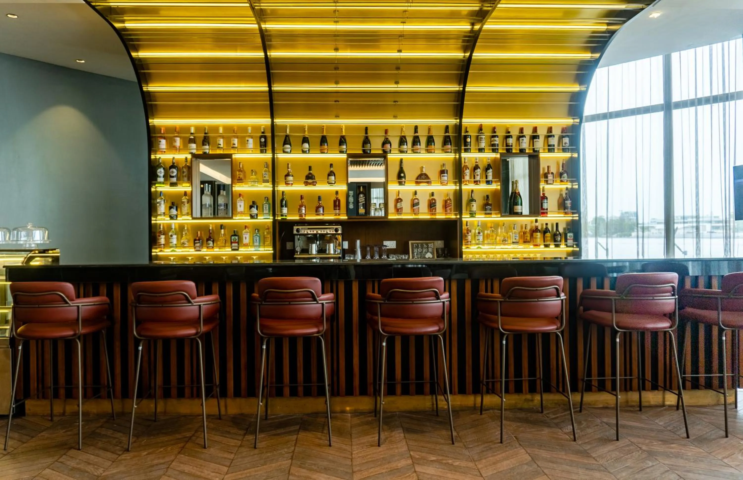 Restaurant/places to eat in Black Diamond Hotel