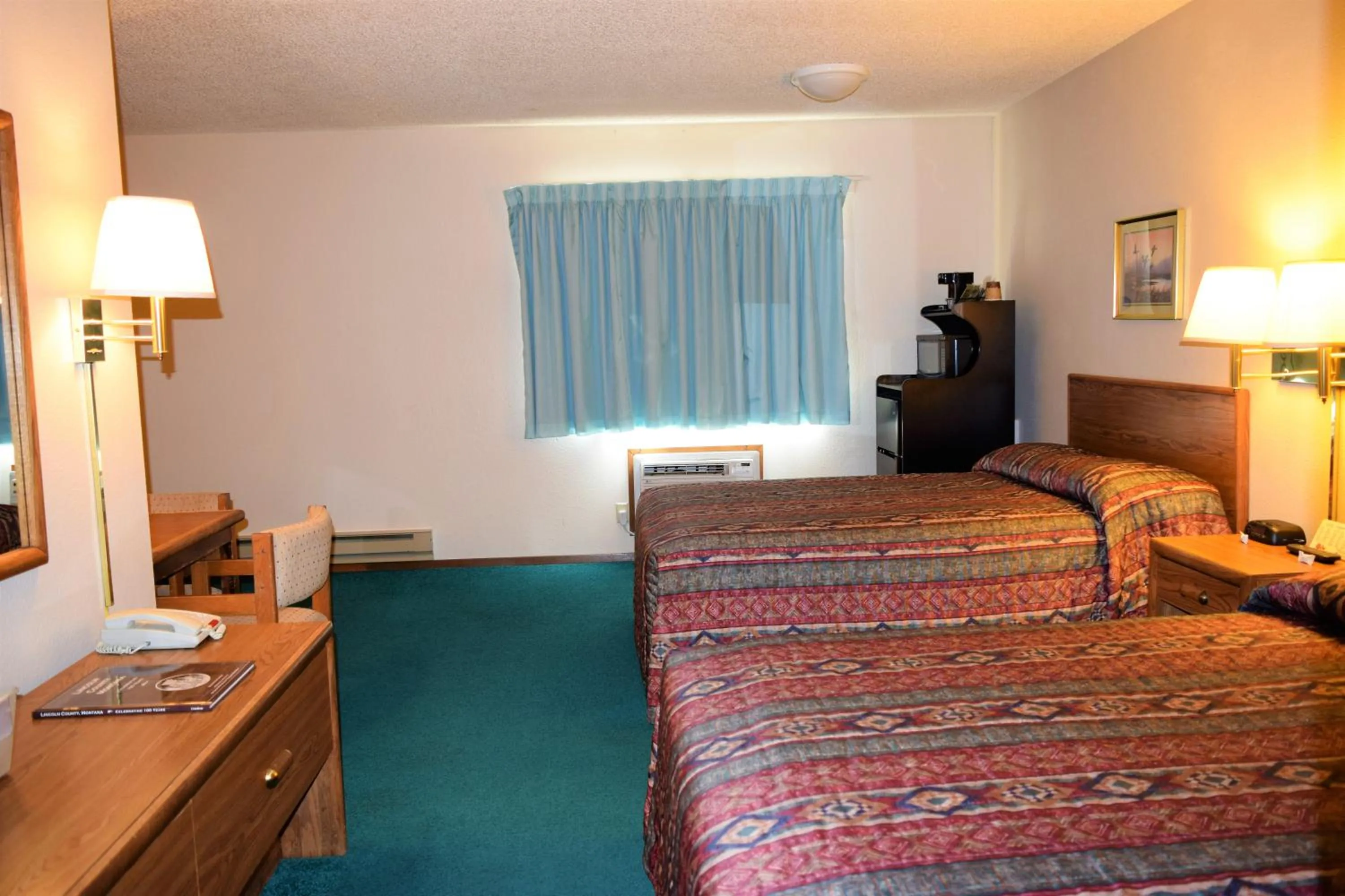 Photo of the whole room, Bed in Country Inn Libby