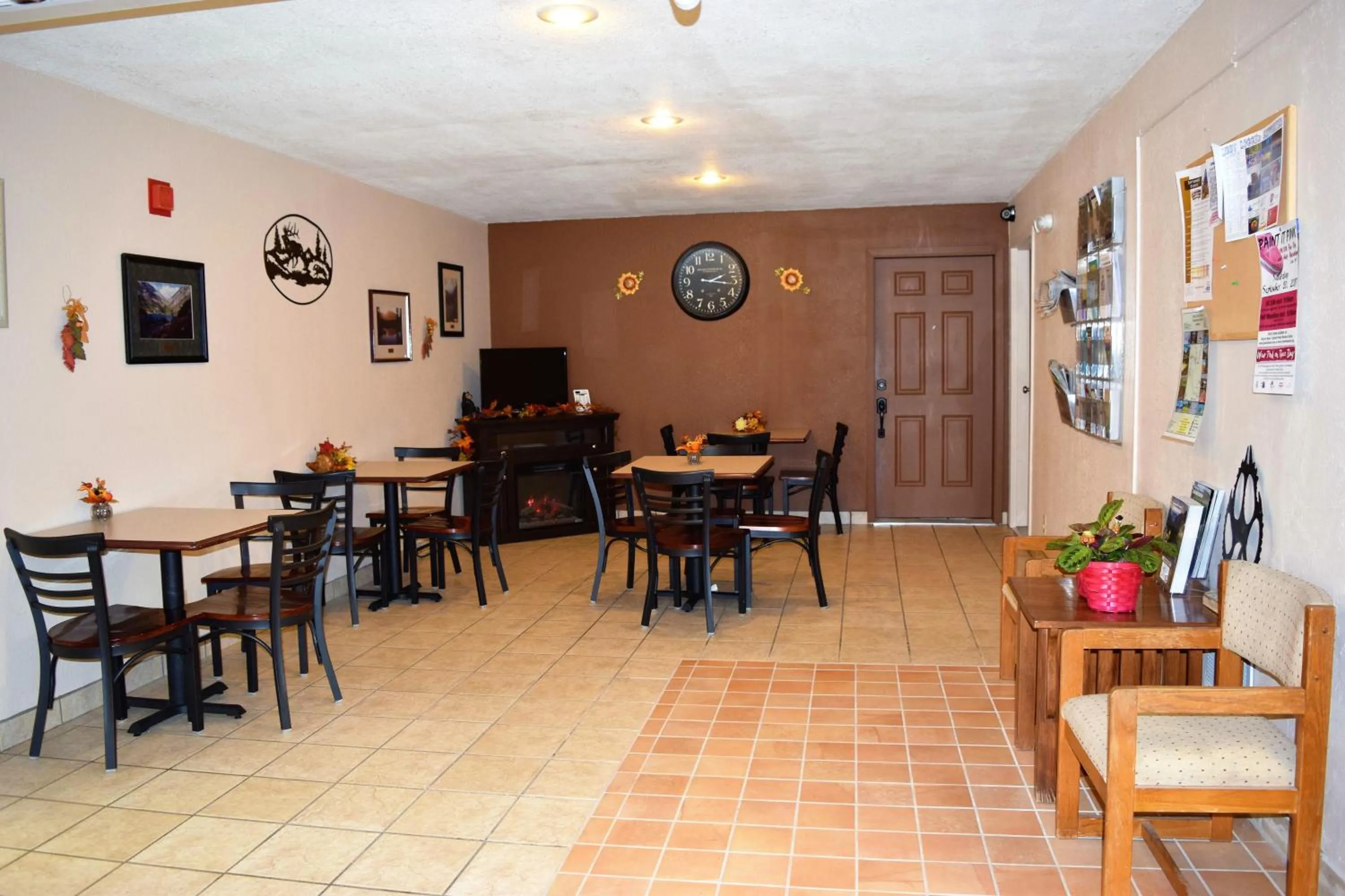 Restaurant/places to eat in Country Inn Libby