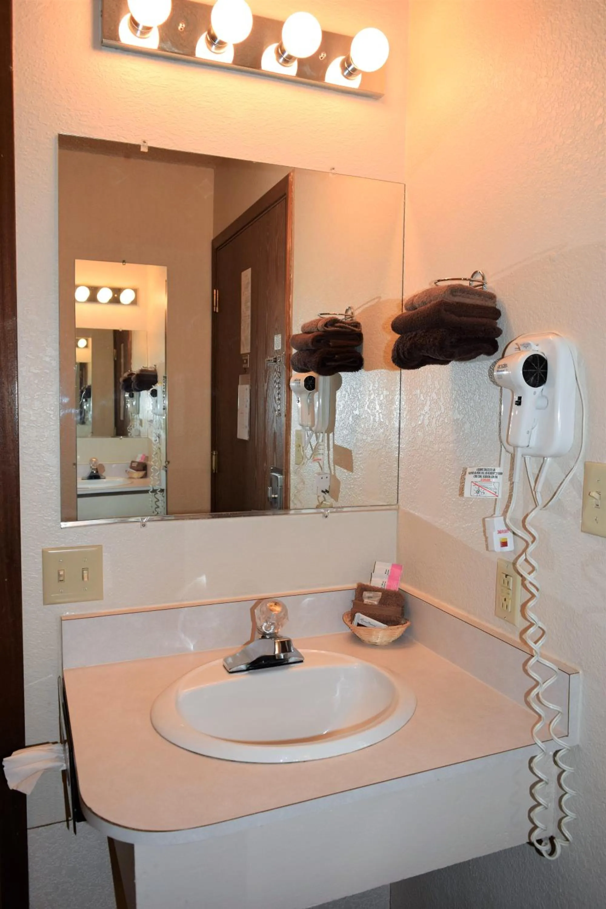 Bathroom in Country Inn Libby