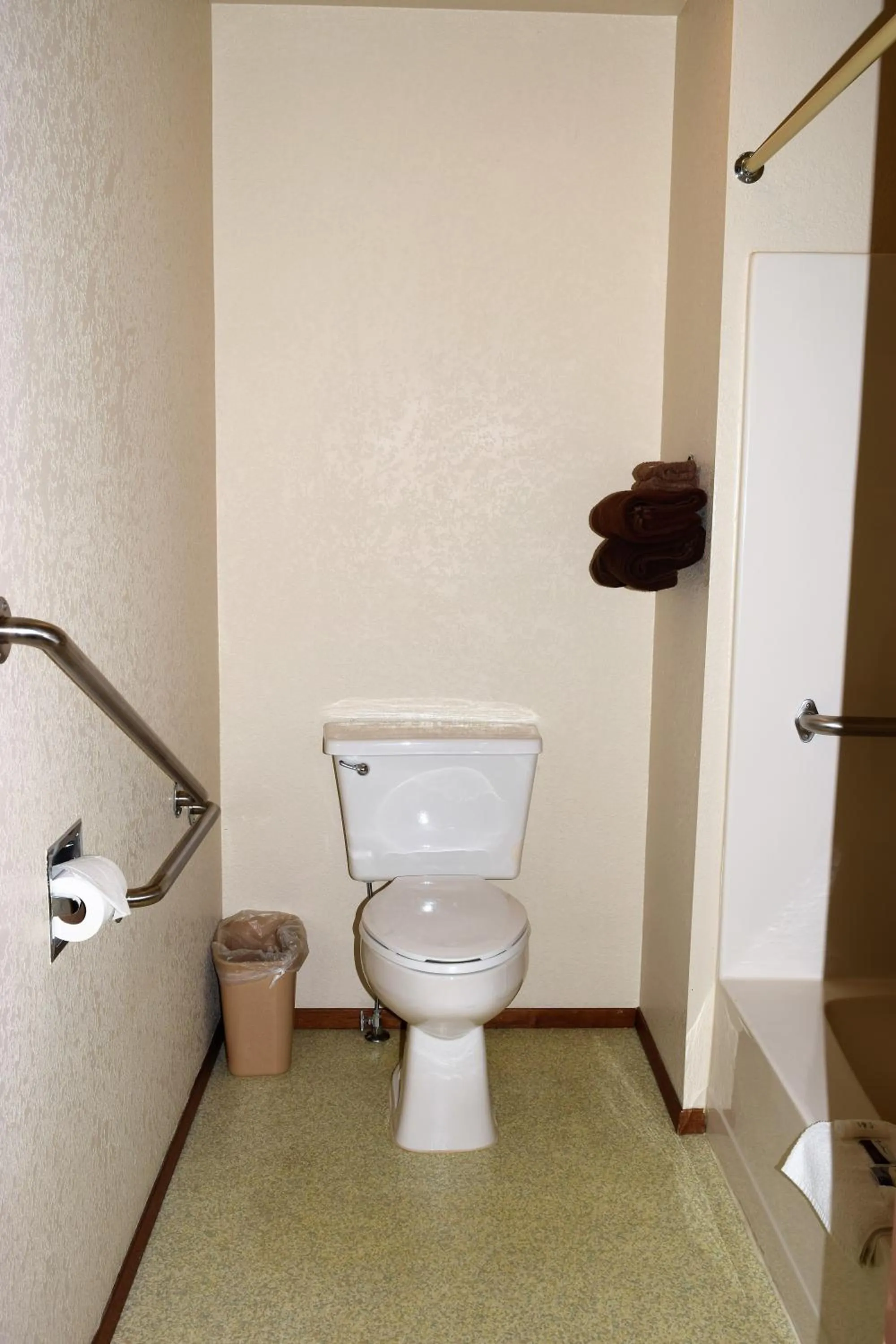 Bathroom in Country Inn Libby