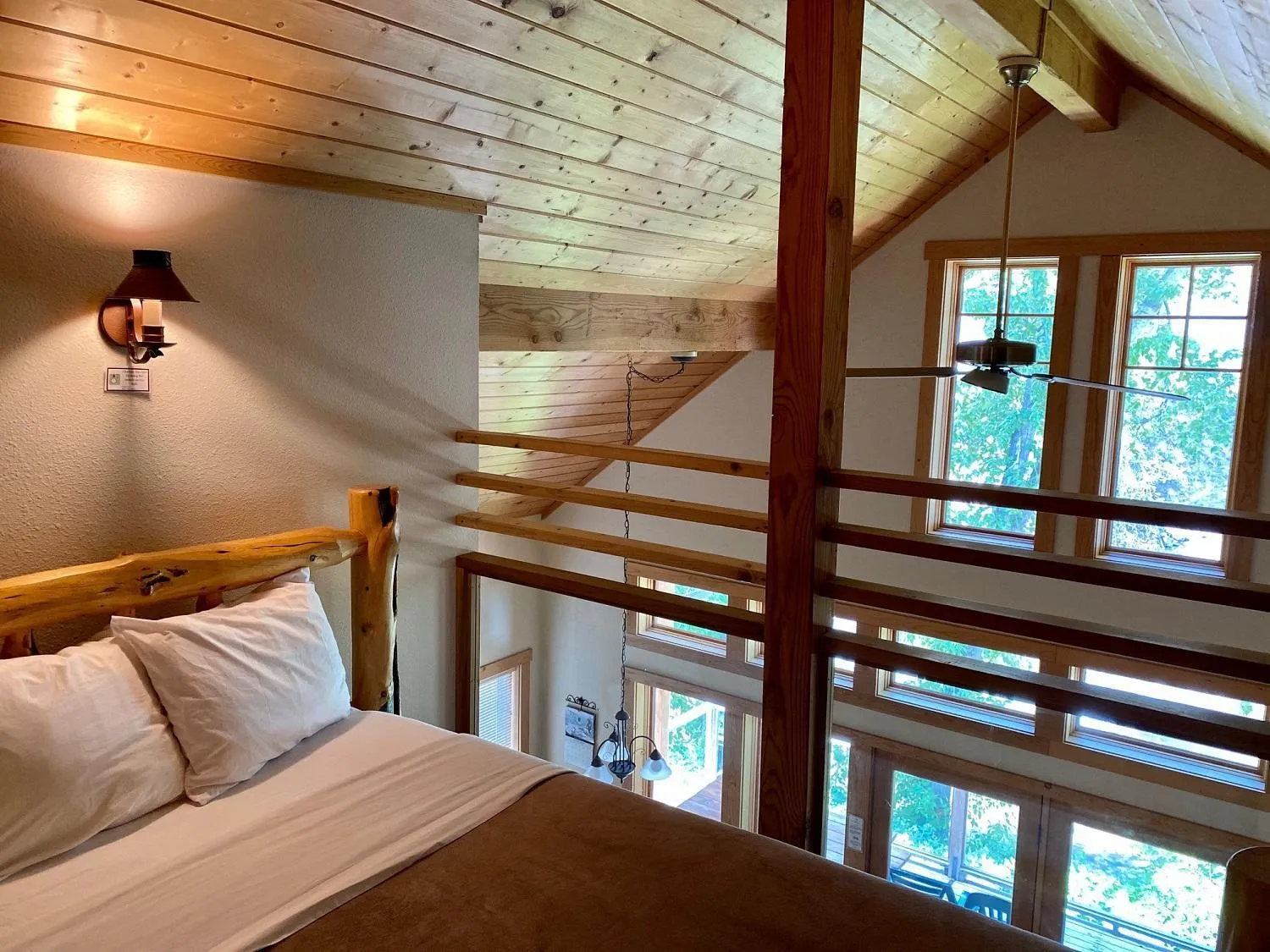 Bedroom, Bed in River's Edge Resort