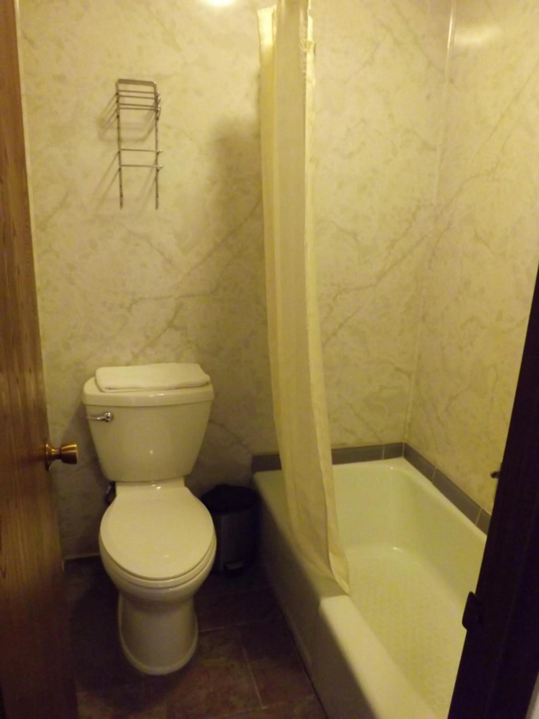 Bathroom in Sage Motel