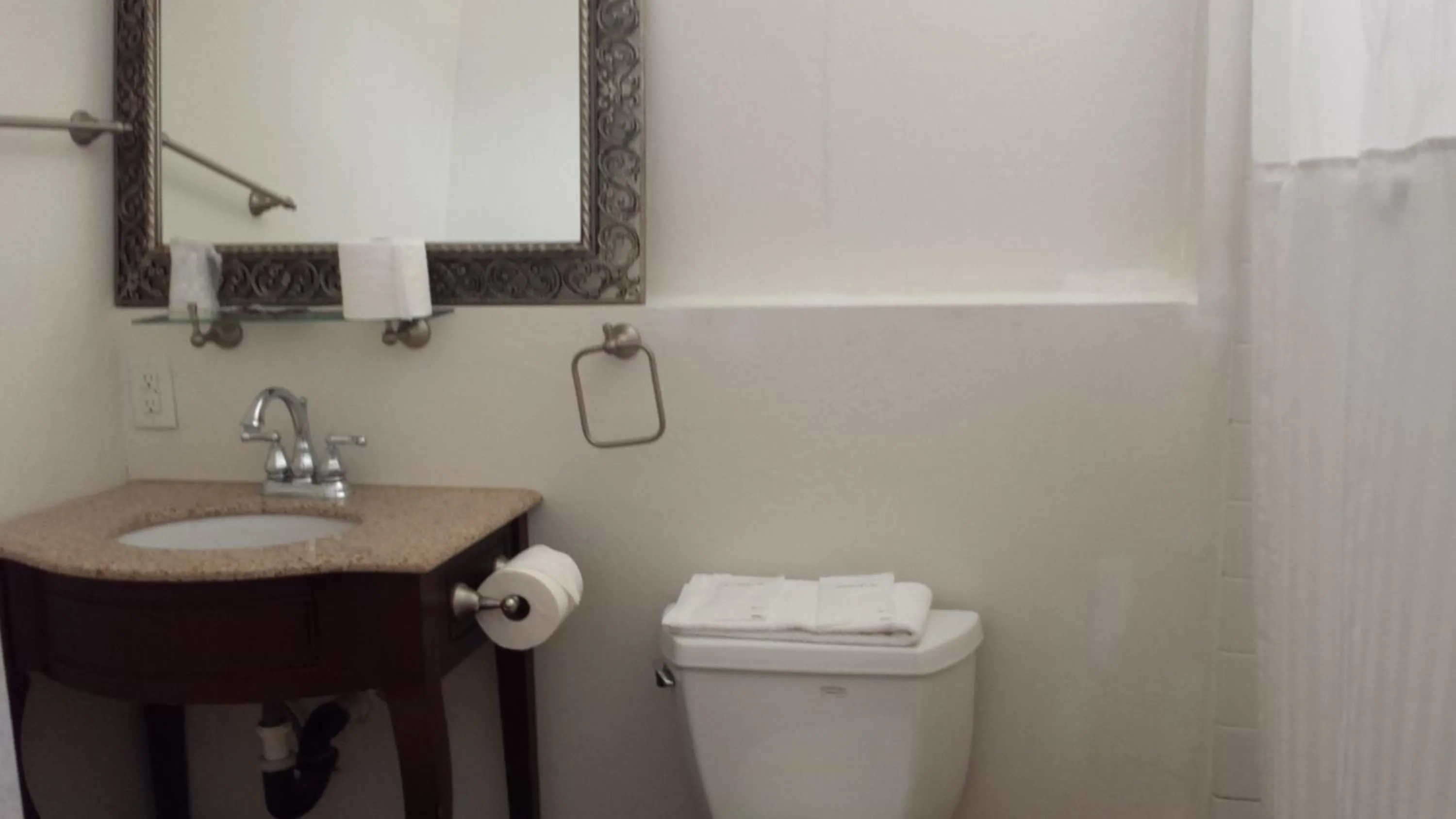 Bathroom in Sage Motel