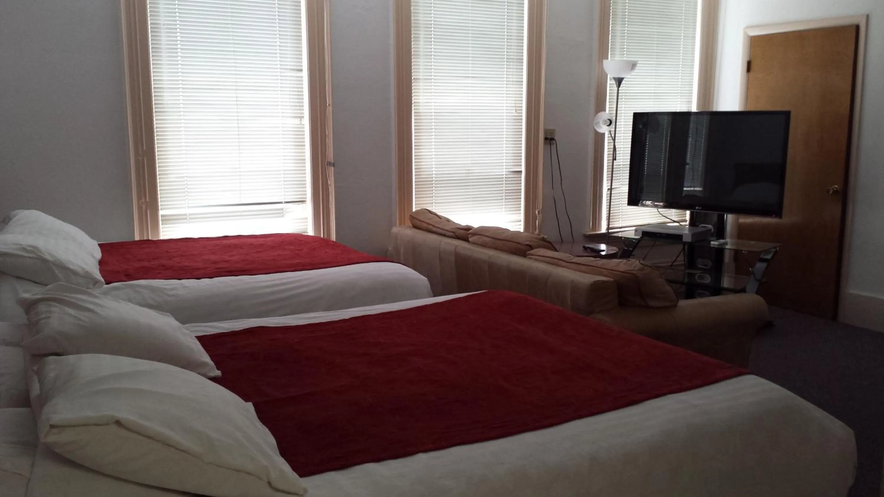 Bedroom, Bed in Sage Motel