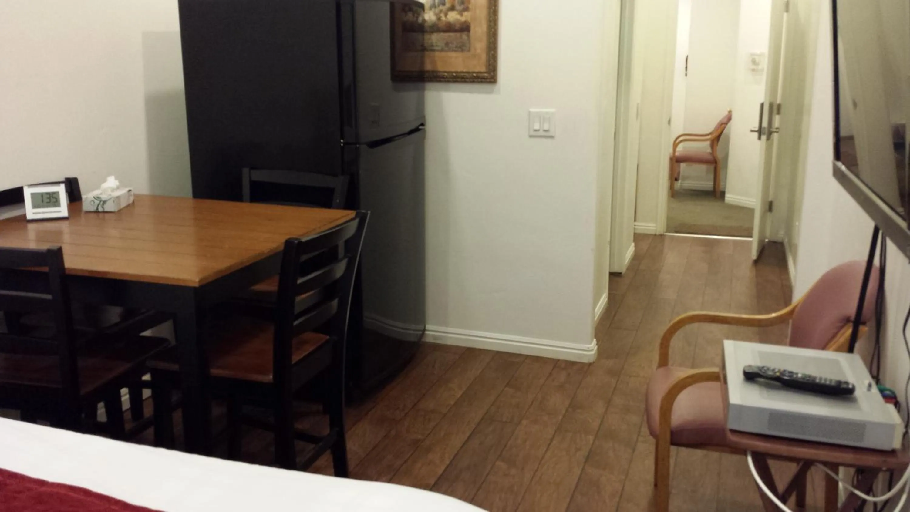 Kitchen or kitchenette in Sage Motel