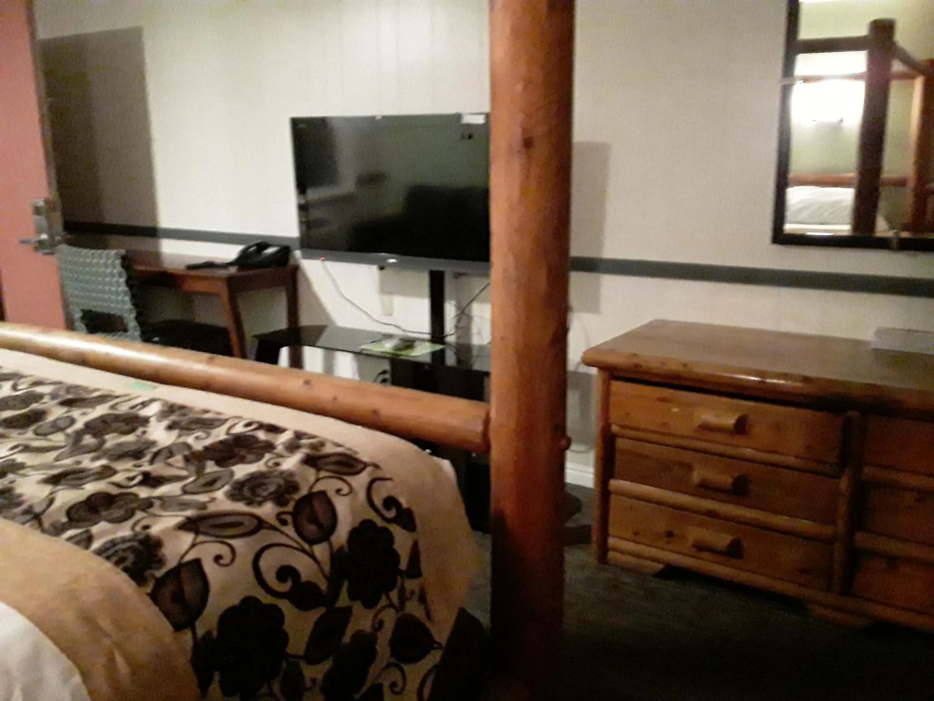 TV and multimedia, Bed in Sage Motel