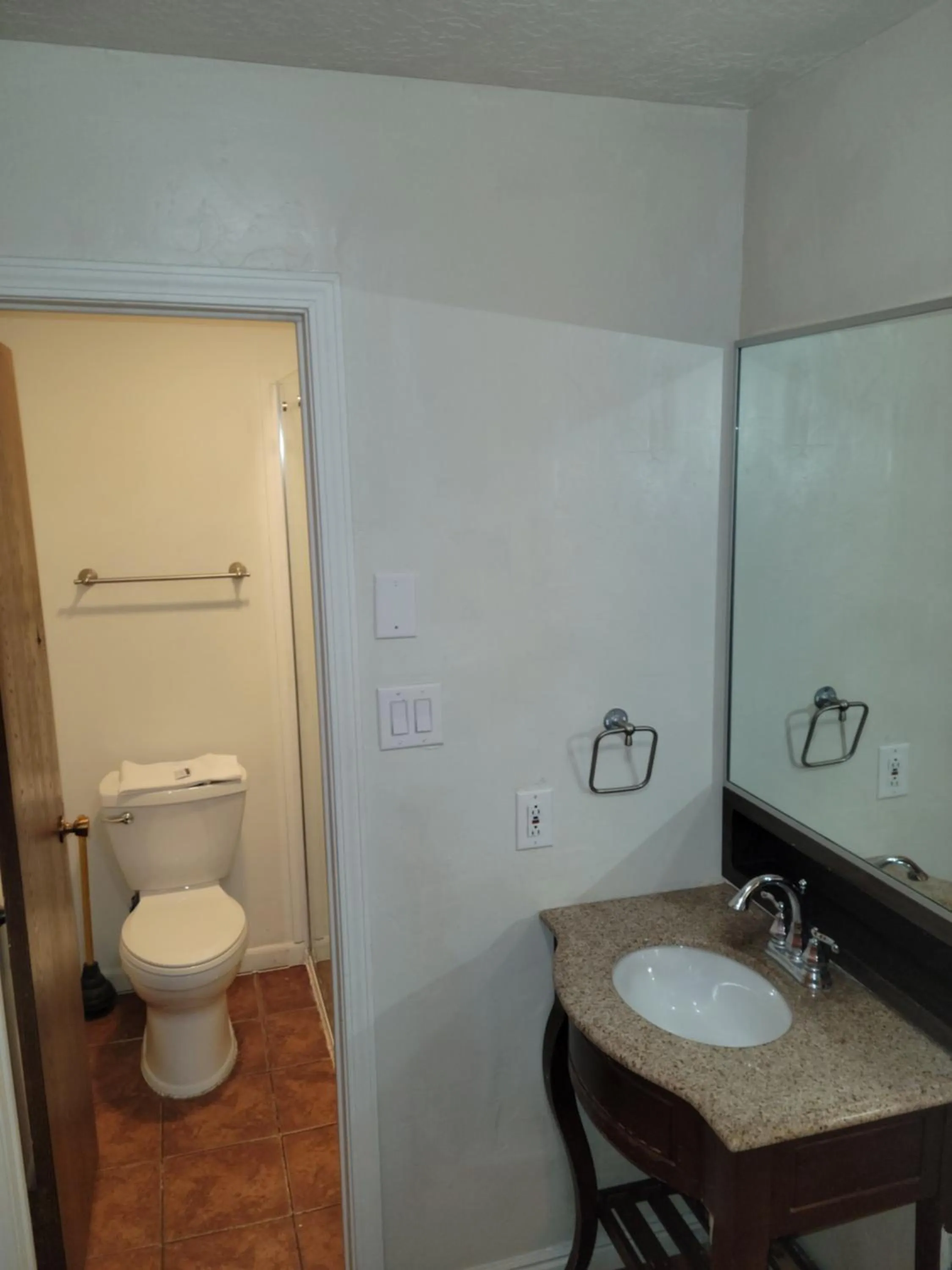 Bathroom in Sage Motel