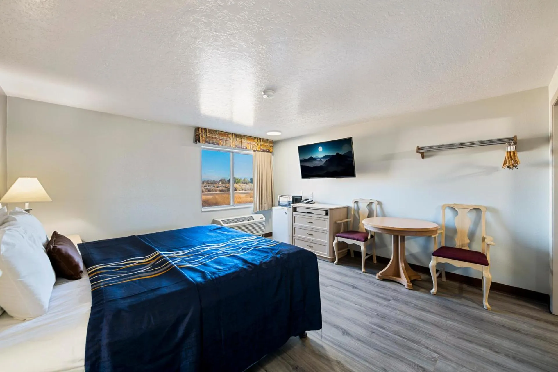 Bed in Budget Motel - Delta, Utah