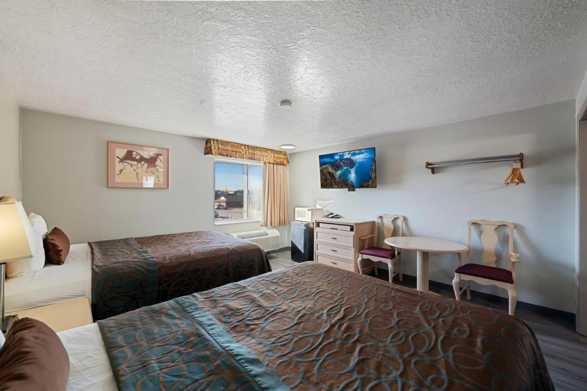 Bed in Budget Motel - Delta, Utah