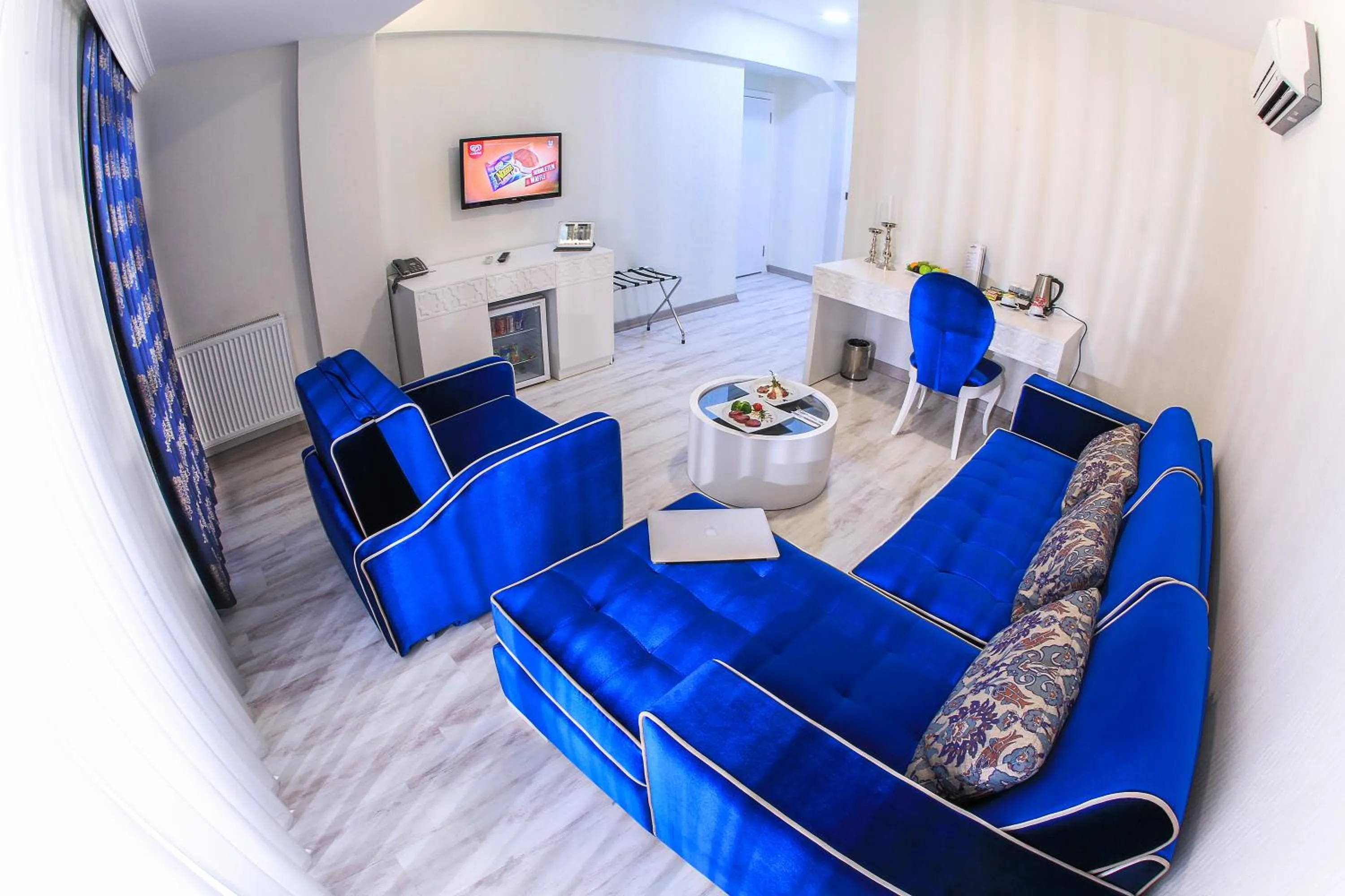 Living room in Demonti Hotel