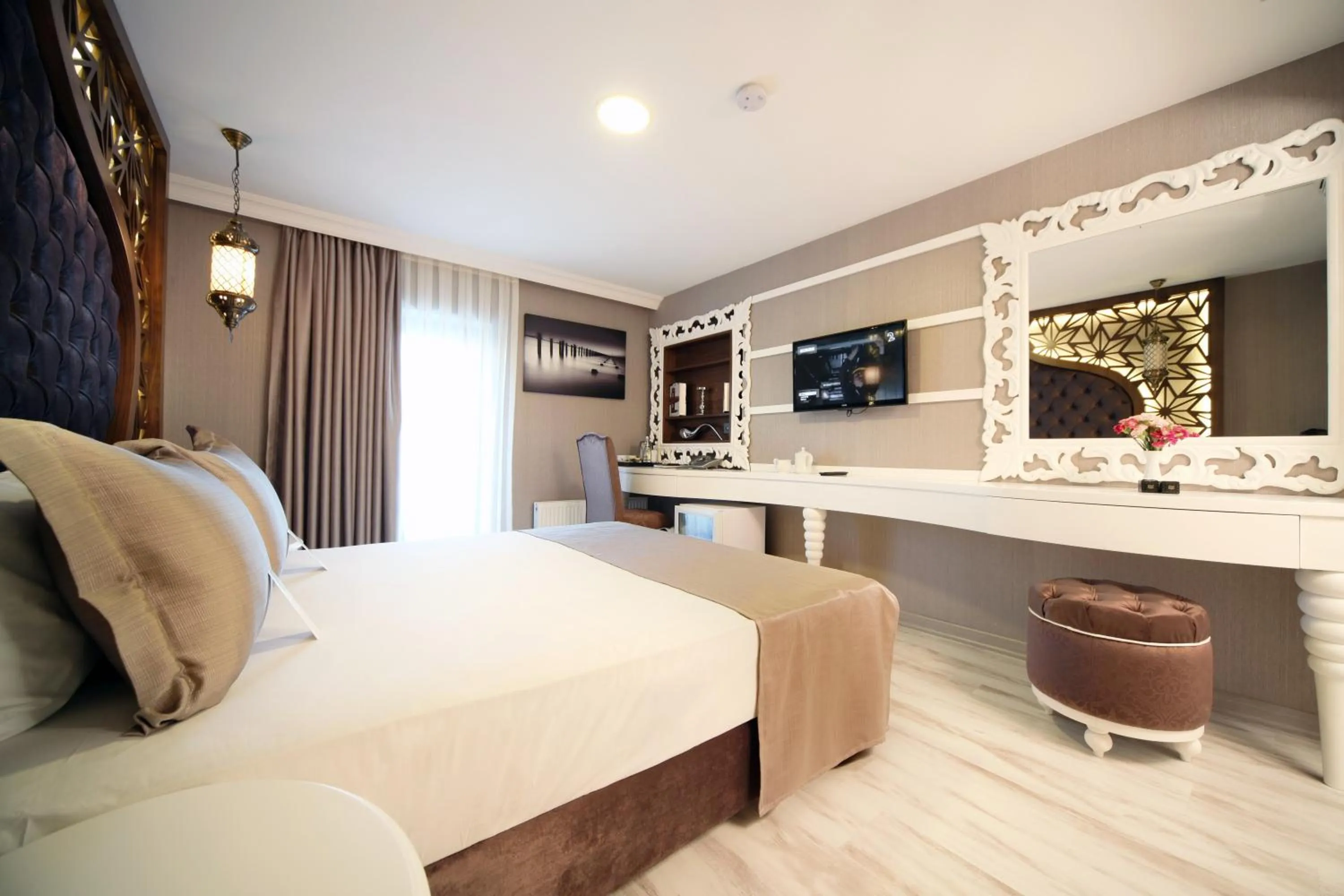 Bedroom, Bed in Demonti Hotel