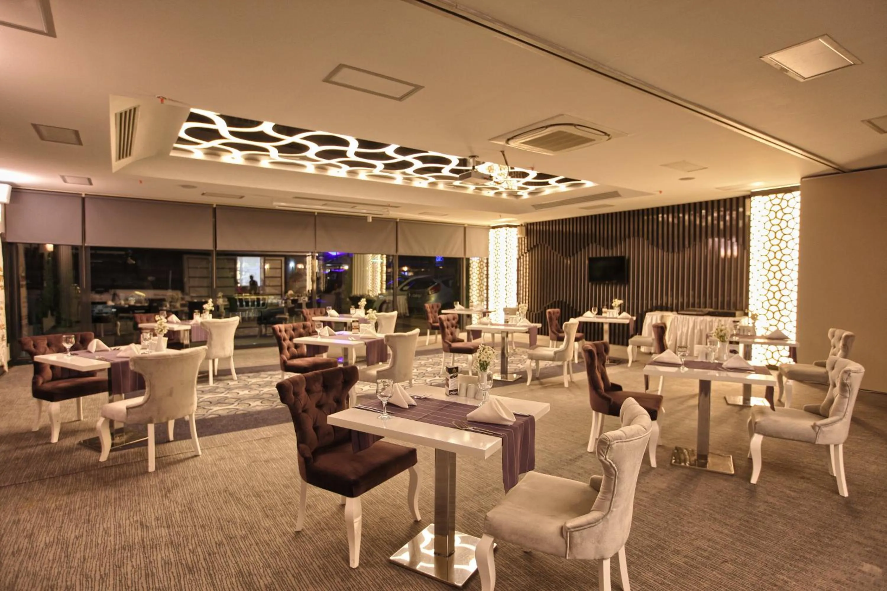 Restaurant/places to eat in Demonti Hotel