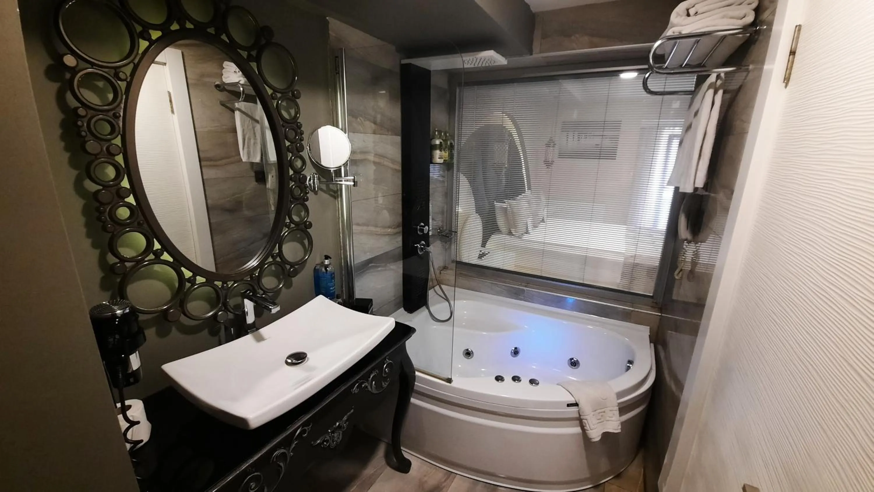 Bath in Demonti Hotel