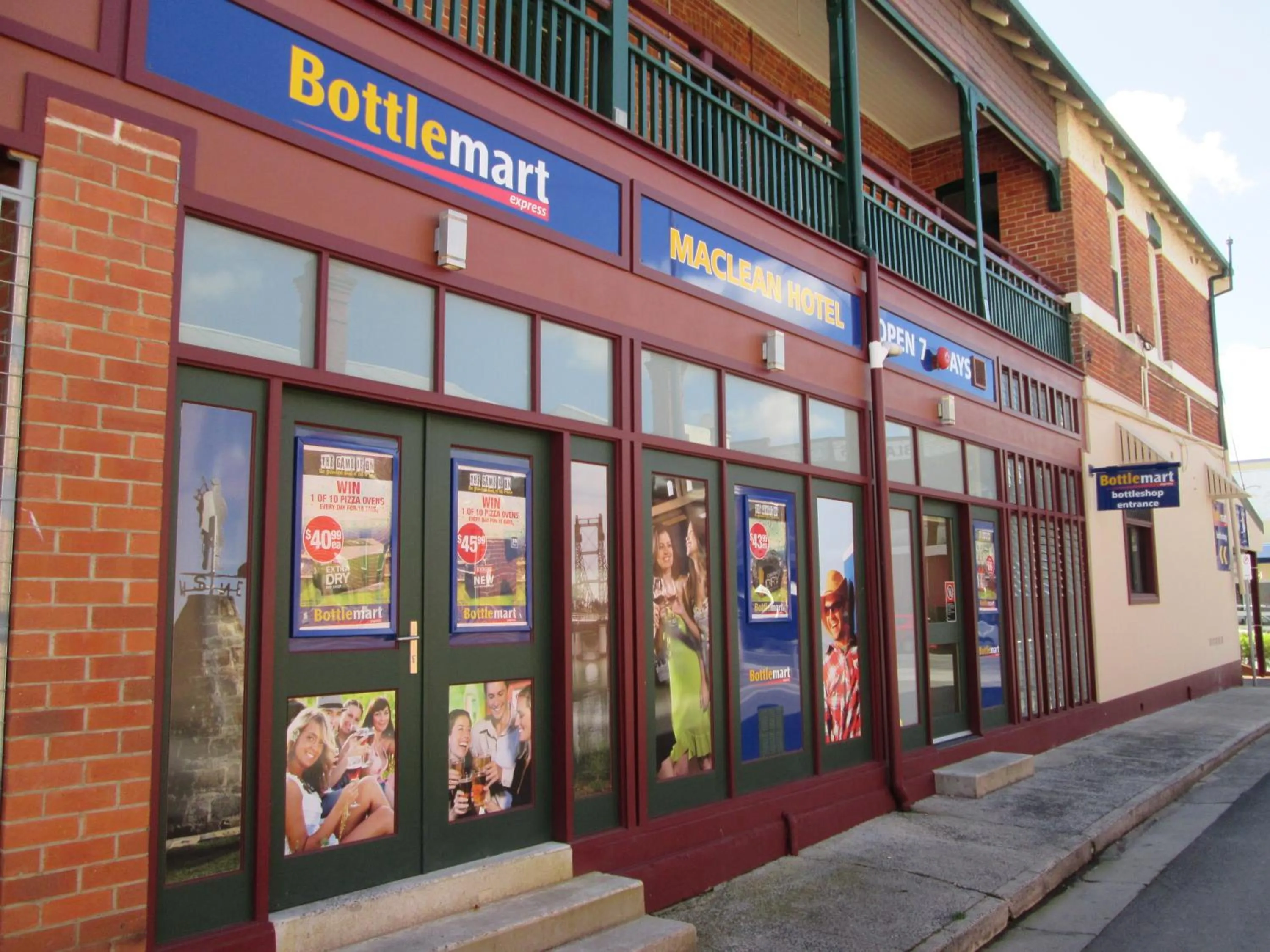 On-site shops in Maclean Hotel